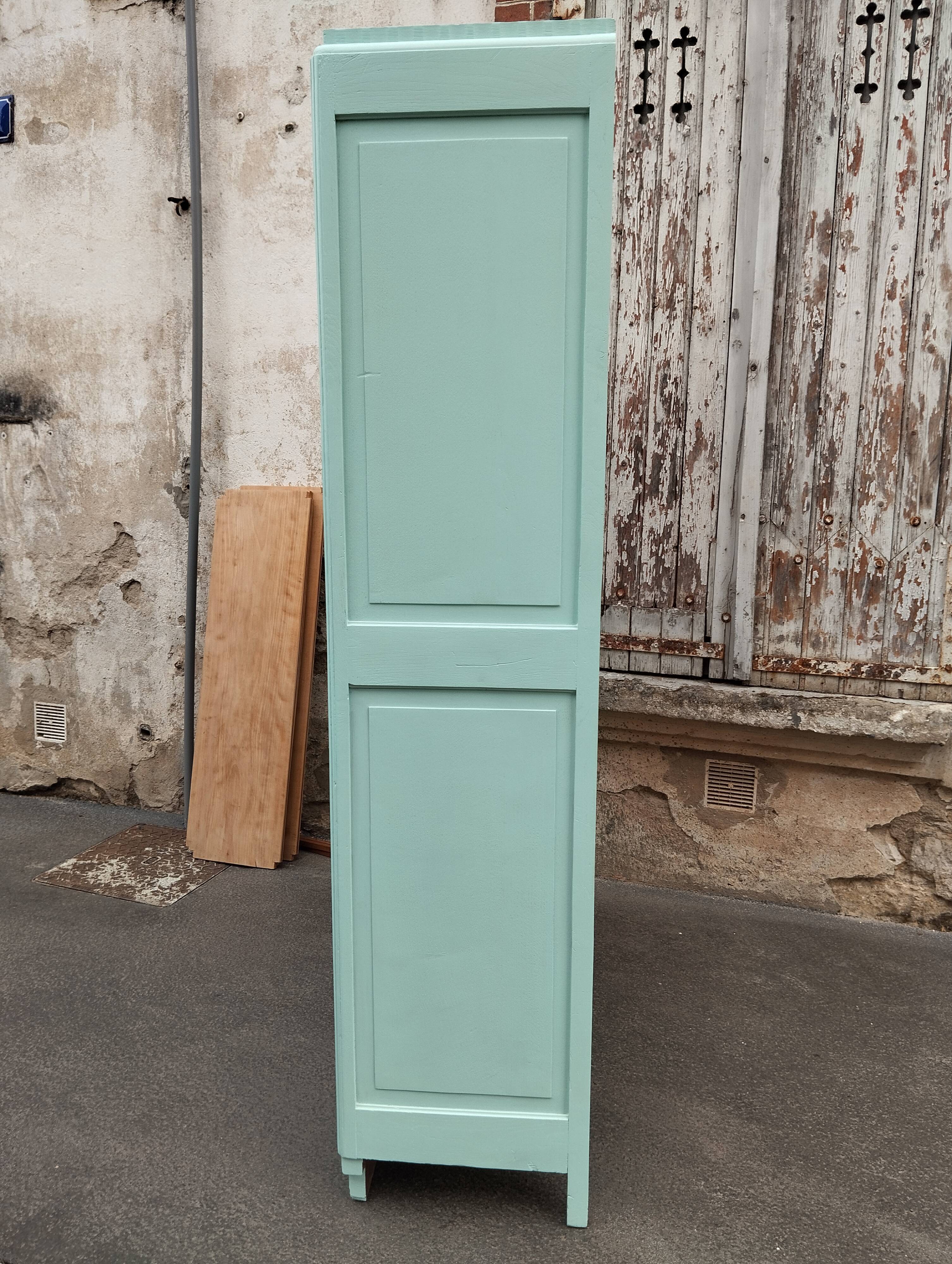 Parisian showcase cabinet year 30