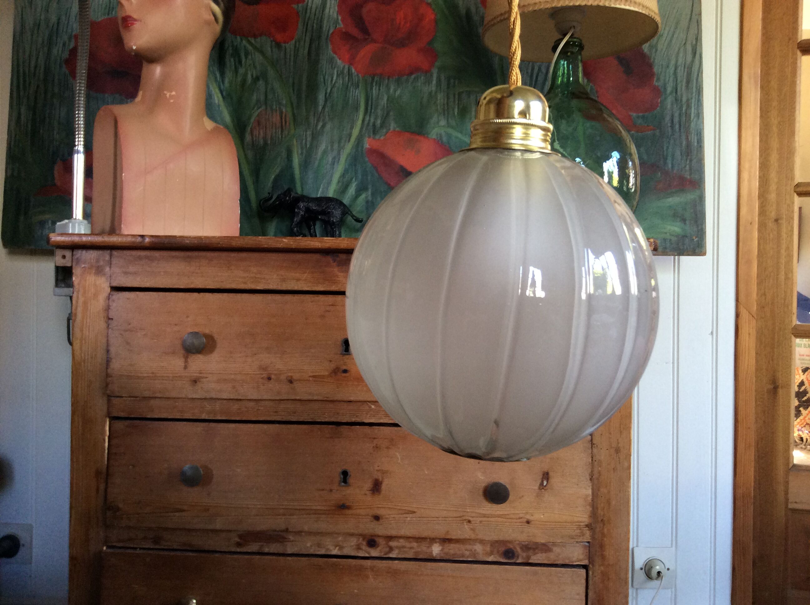Glass ball suspension