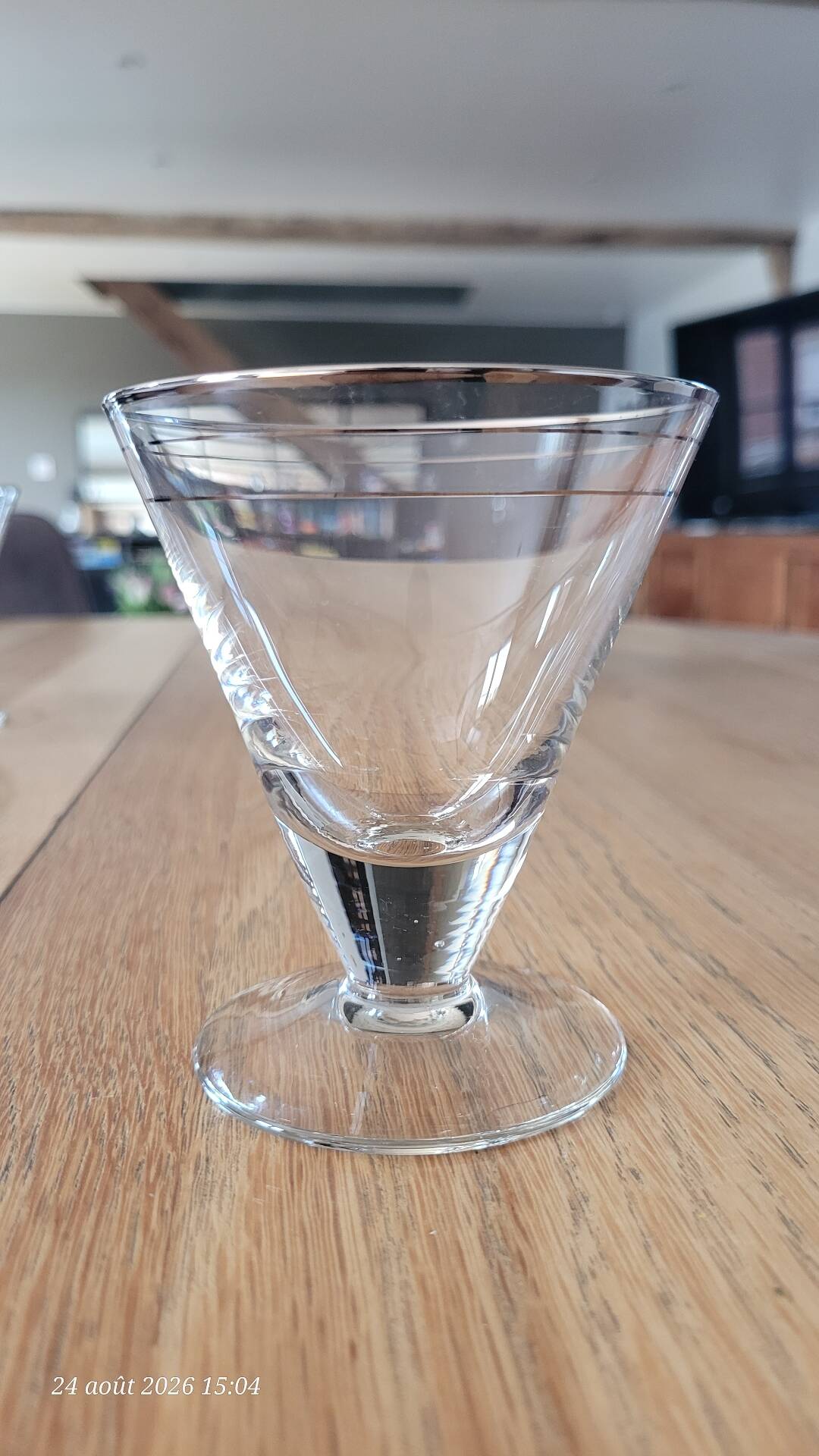 5 stemmed glasses