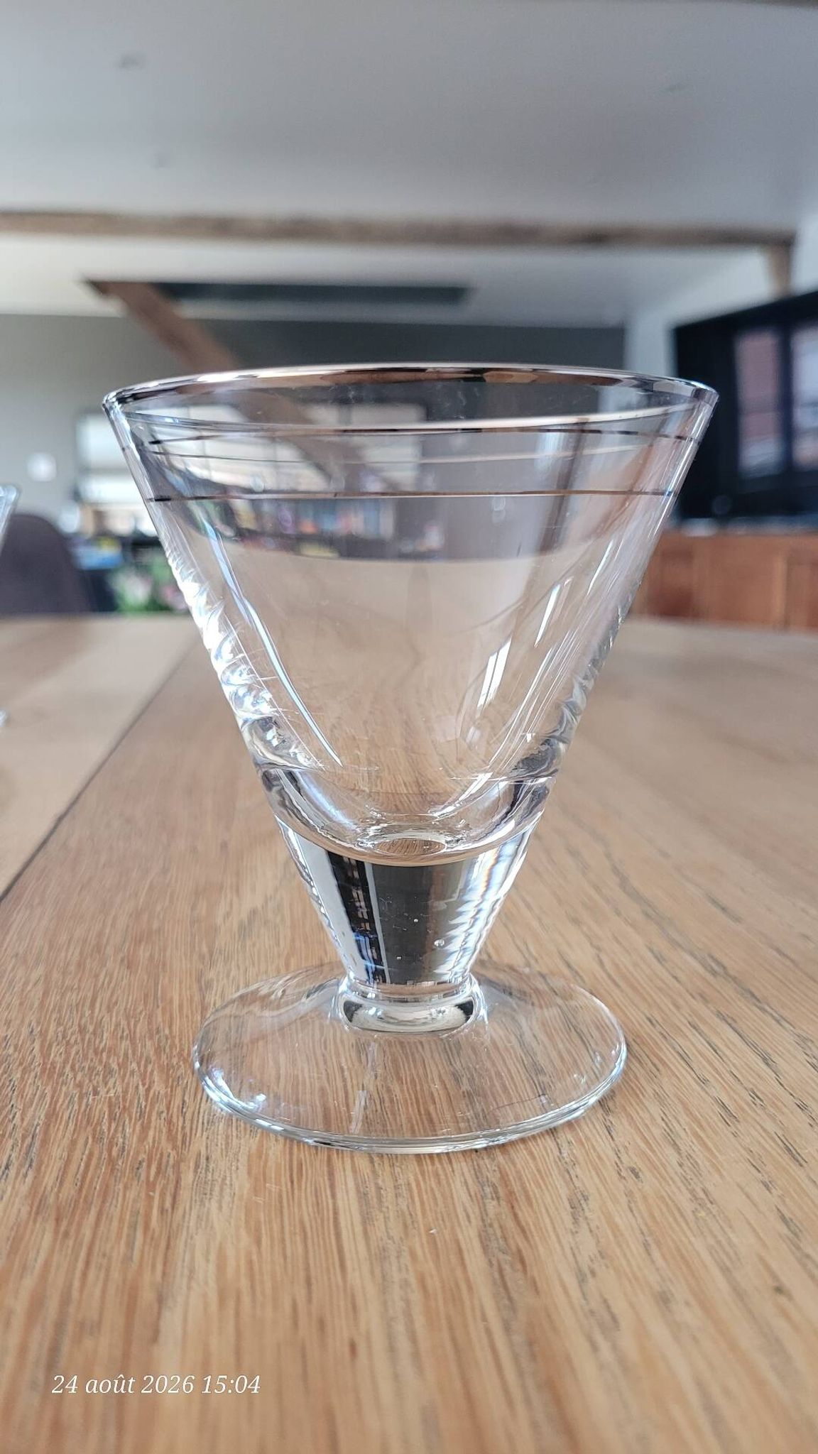 5 stemmed glasses