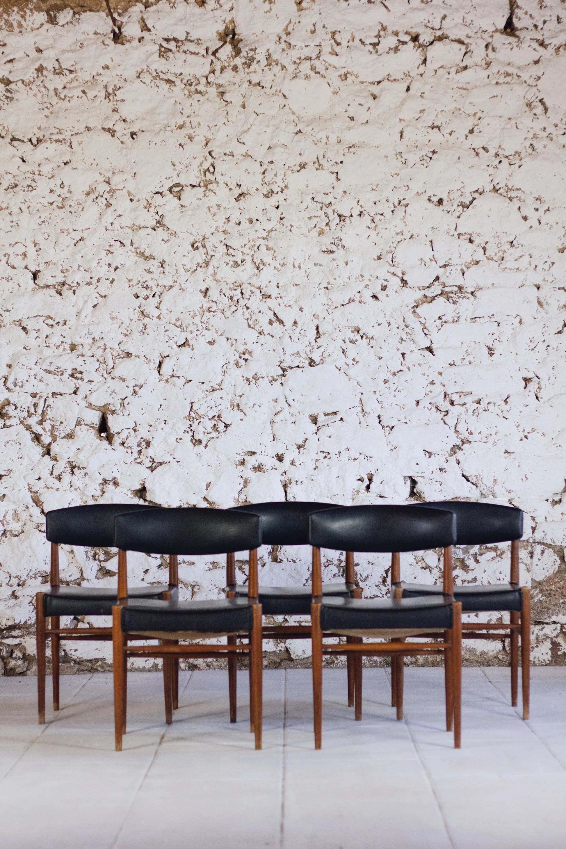 Set of 5 Scandinavian chairs in teak and faux leather, 1960.