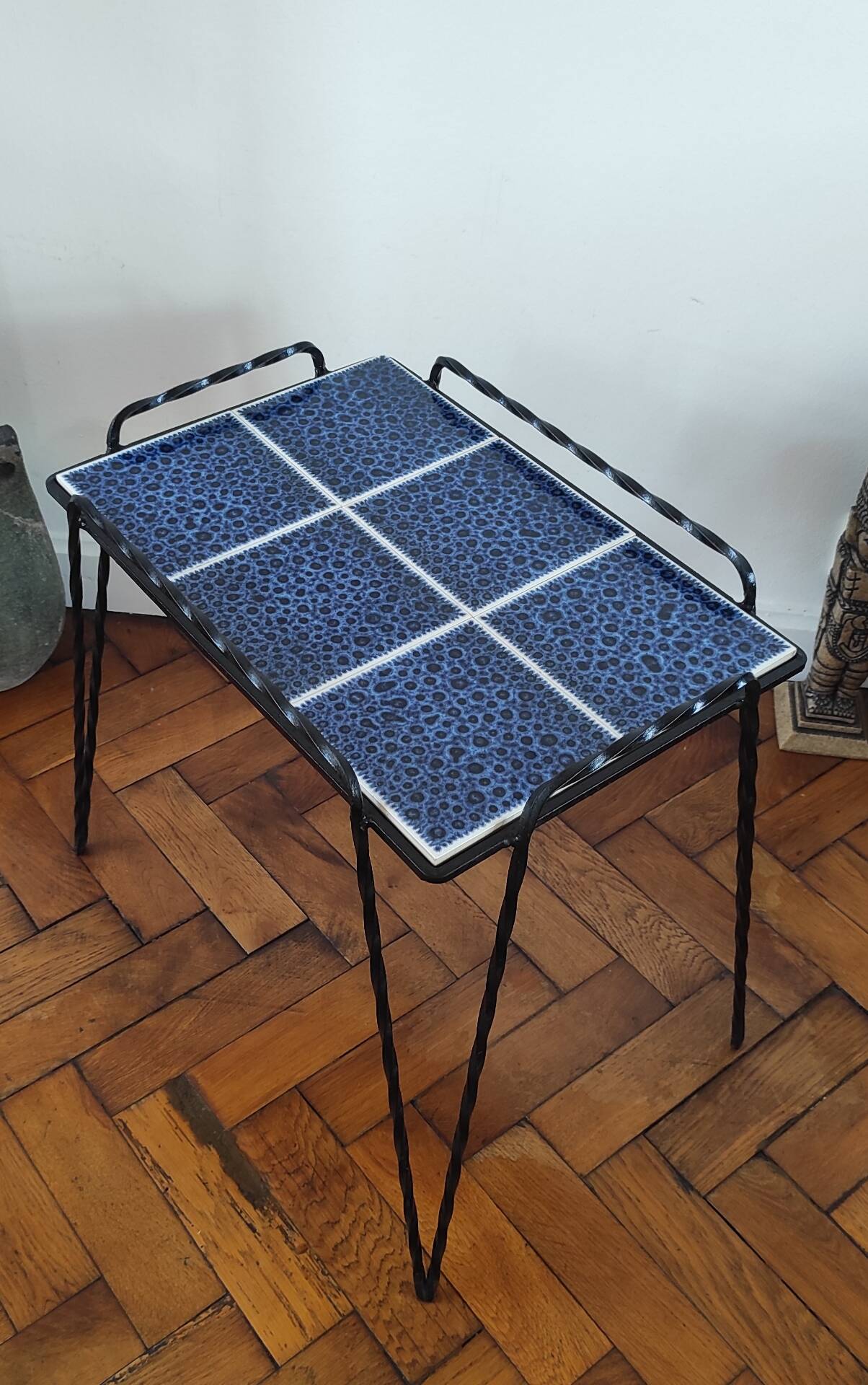 Vintage side table in twisted wrought iron and glazed ceramic.