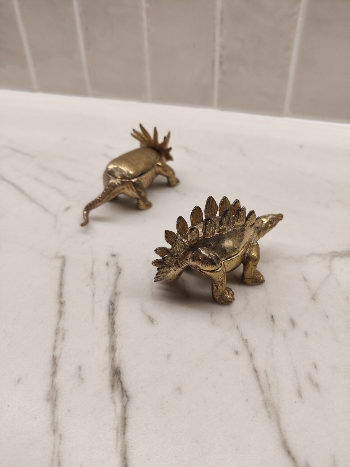 Paire de boîtes dinosaures en laiton