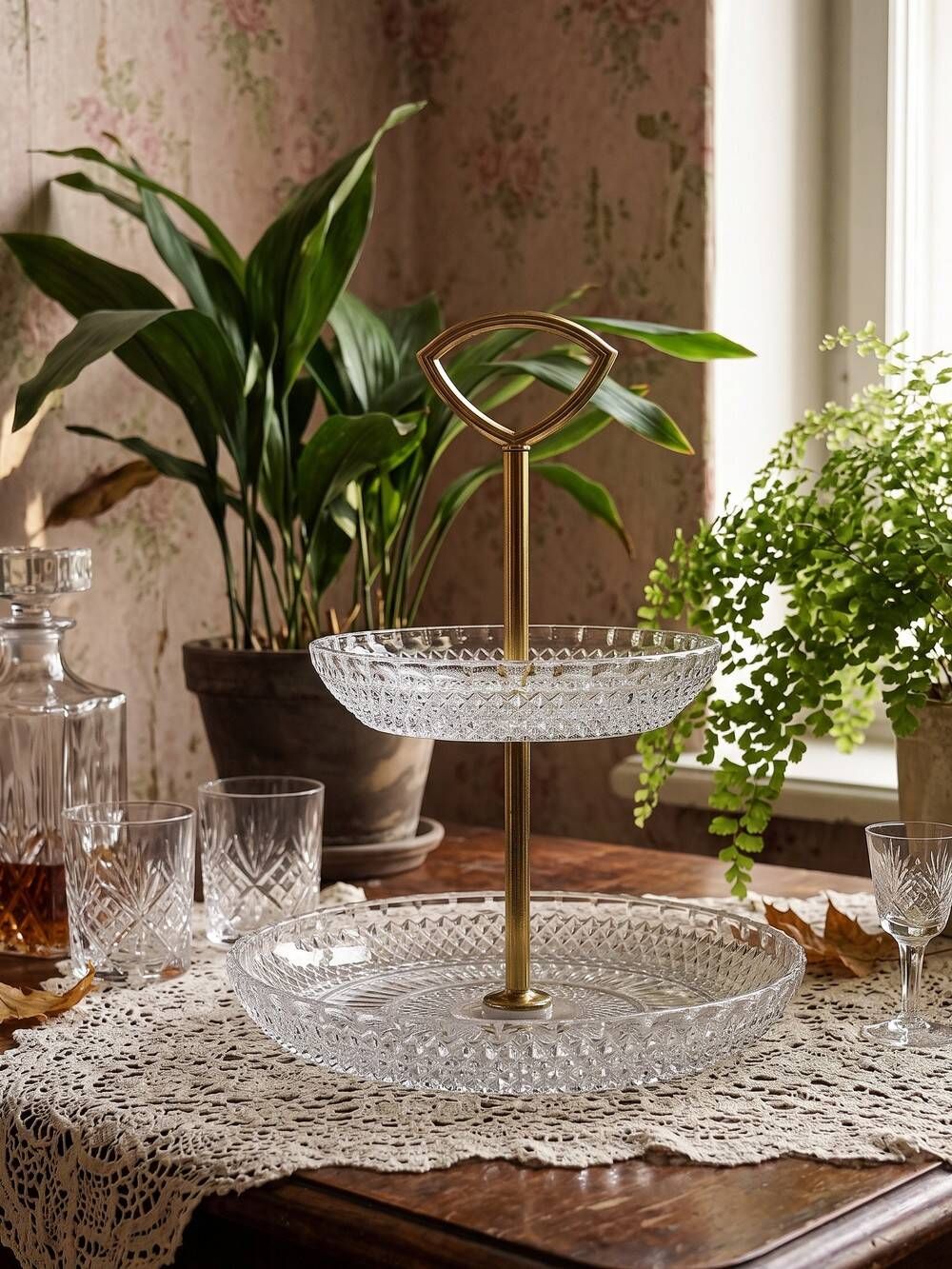Silent servant/vintage display in moulded crystal & gilded metal from the 1970s-1980s