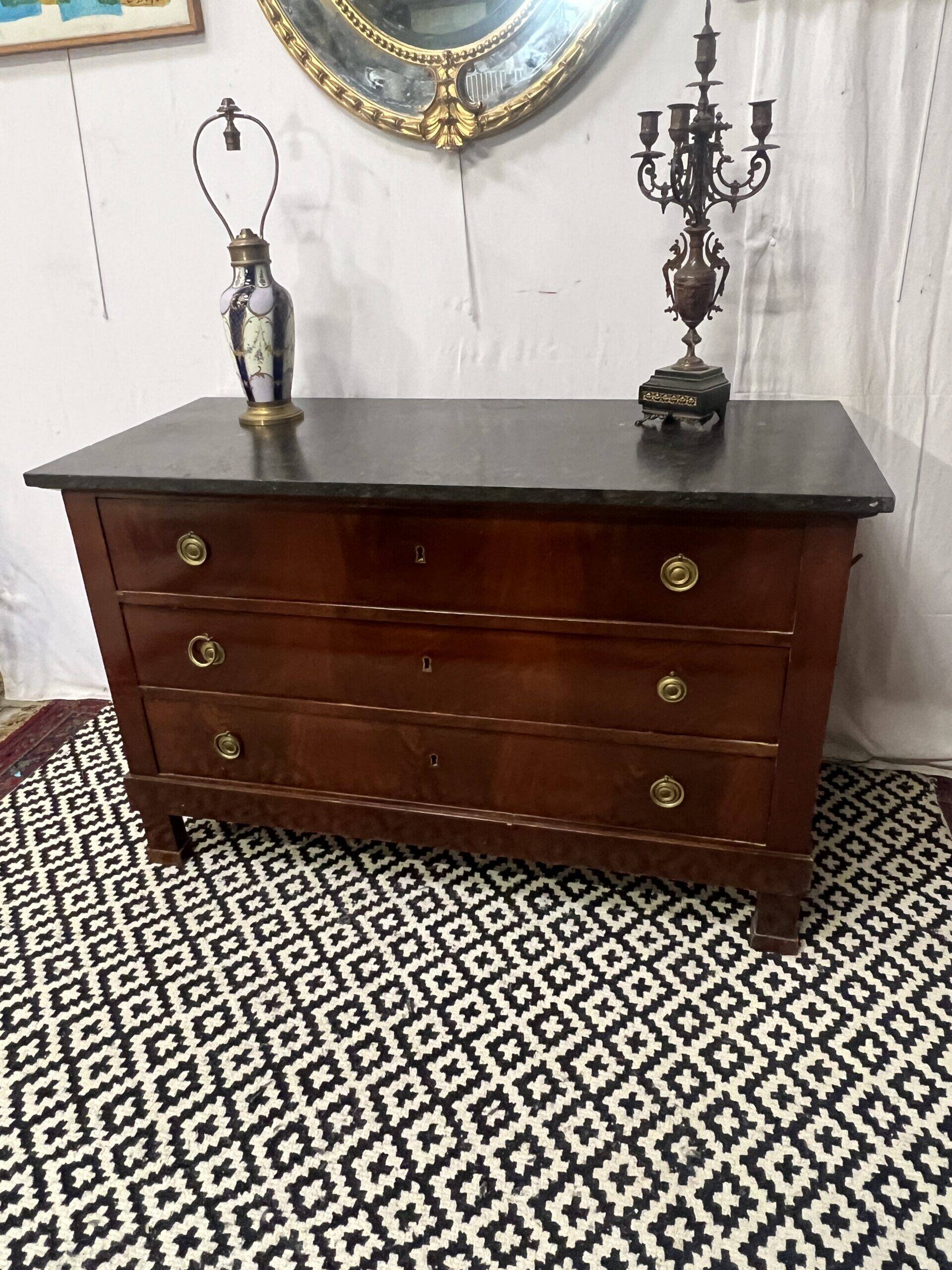 Empire chest of drawers, early 19th century period in mahogany veneer