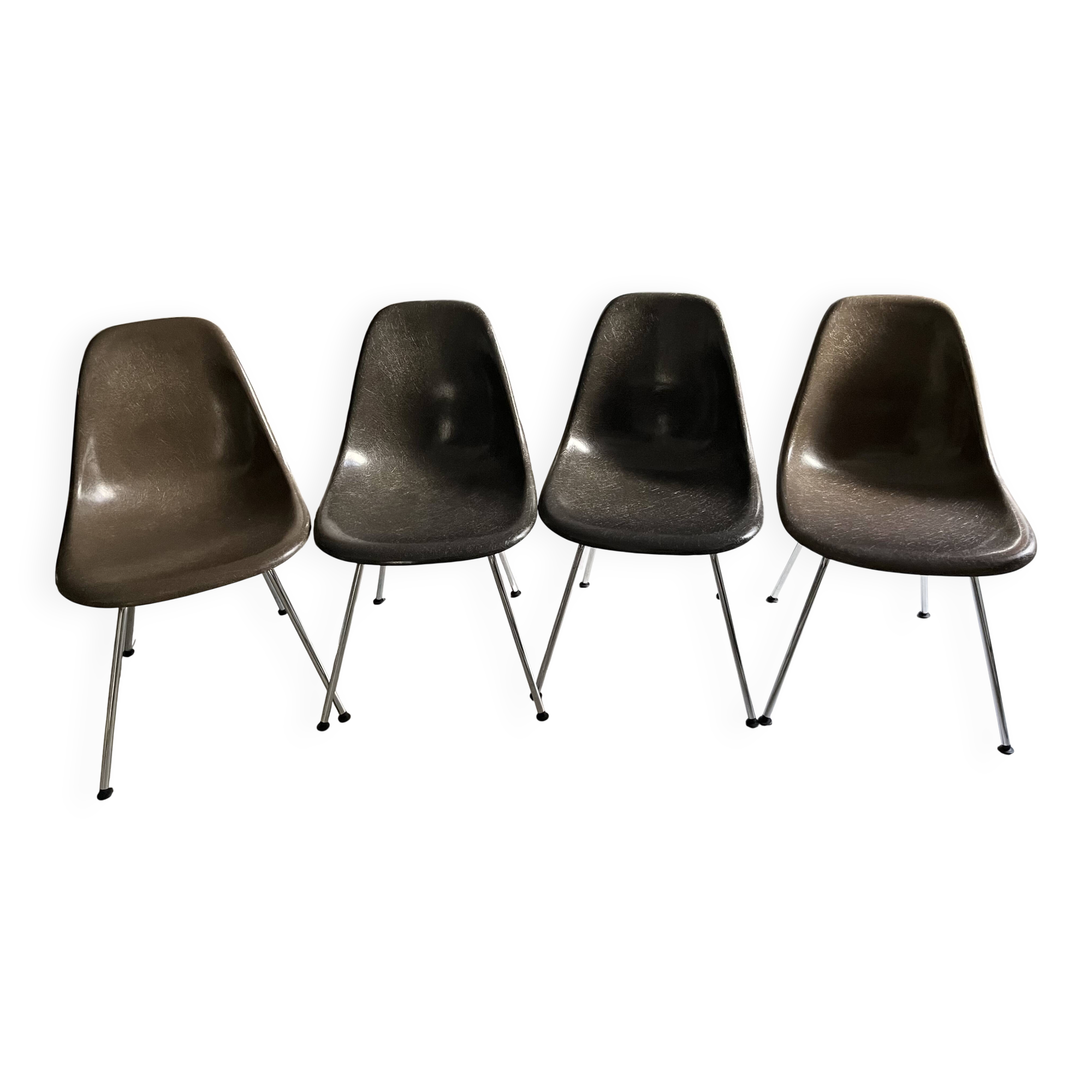 4 authentic Charles Eames and Ray Miller chairs - Fibreglass