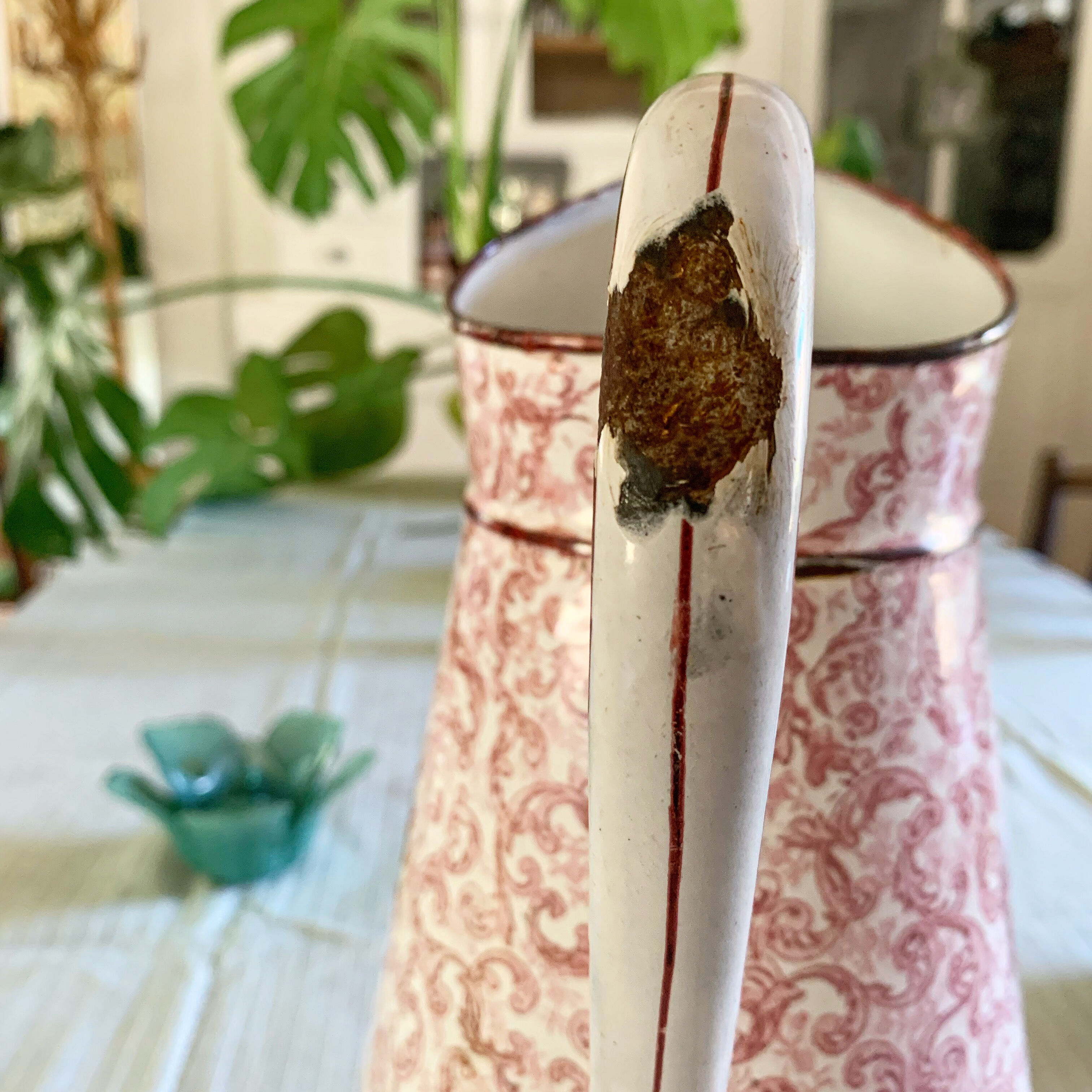 Broc vintage enamel pink and white