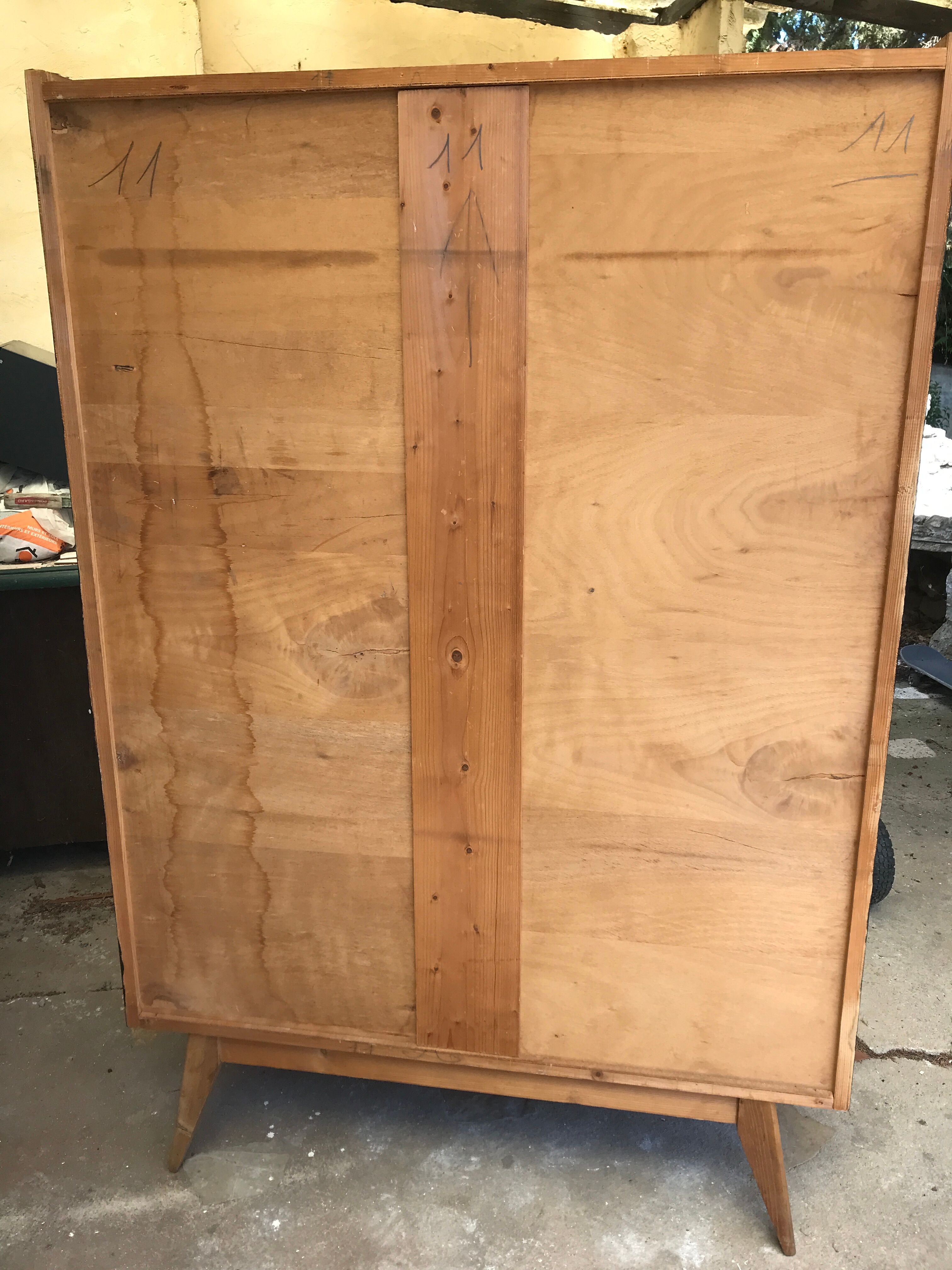 Armoire vintage pieds compas