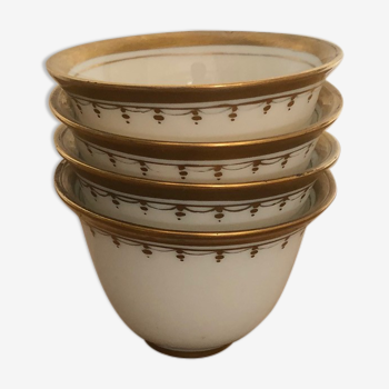 4 tasses porcelaine blanche à motif doré