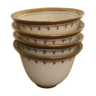 4 tasses porcelaine blanche à motif doré