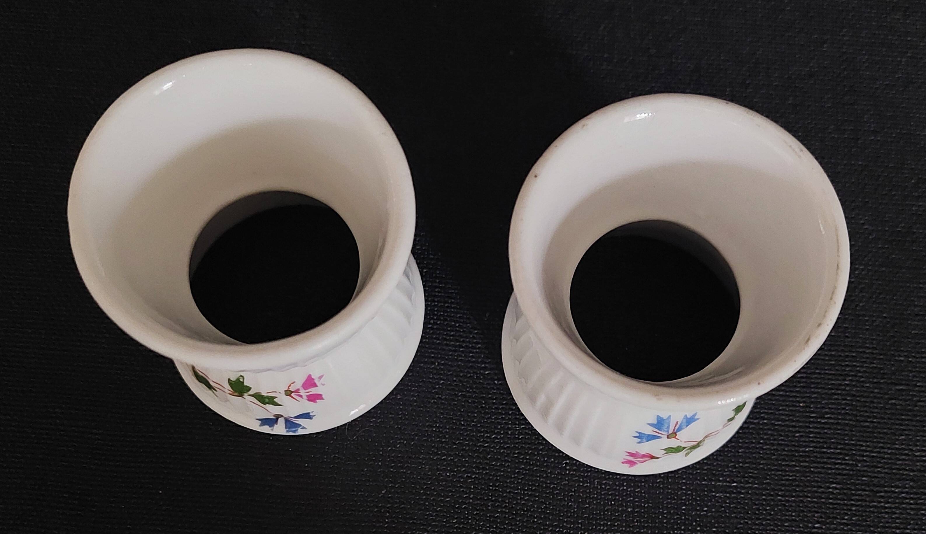 Pair of porcelain diabolo egg cups decorated with 20th century barbels