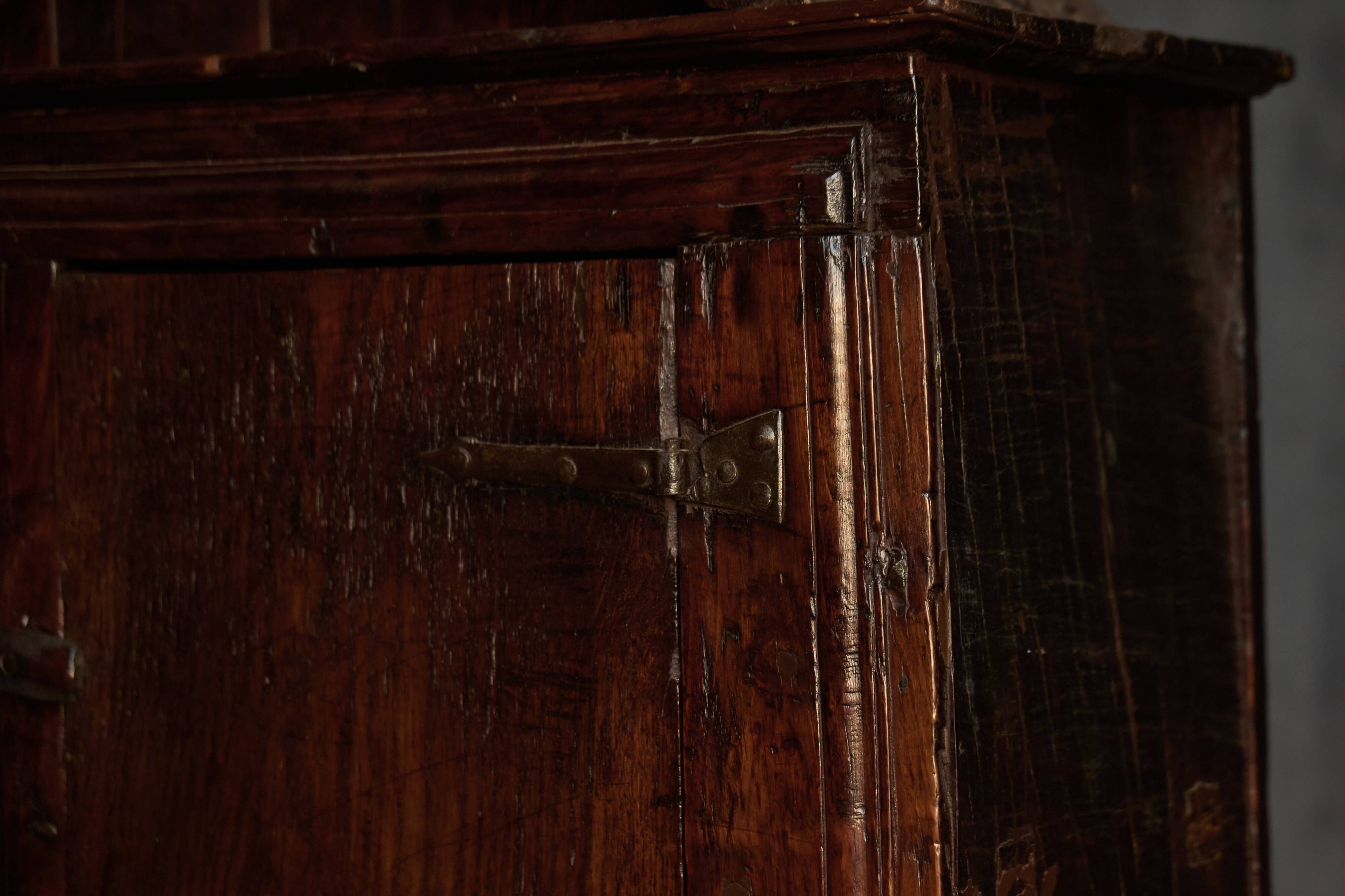 Armoire vernaculaire d'art populaire, France, XIXe siècle