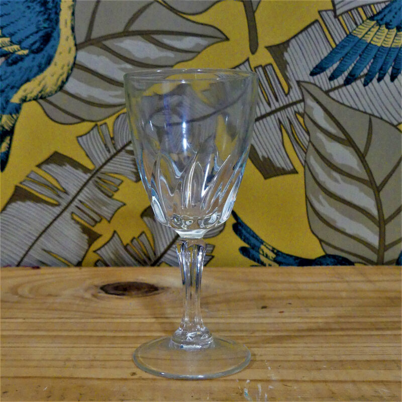 Eight vintage liqueur glasses 70s Luminarc