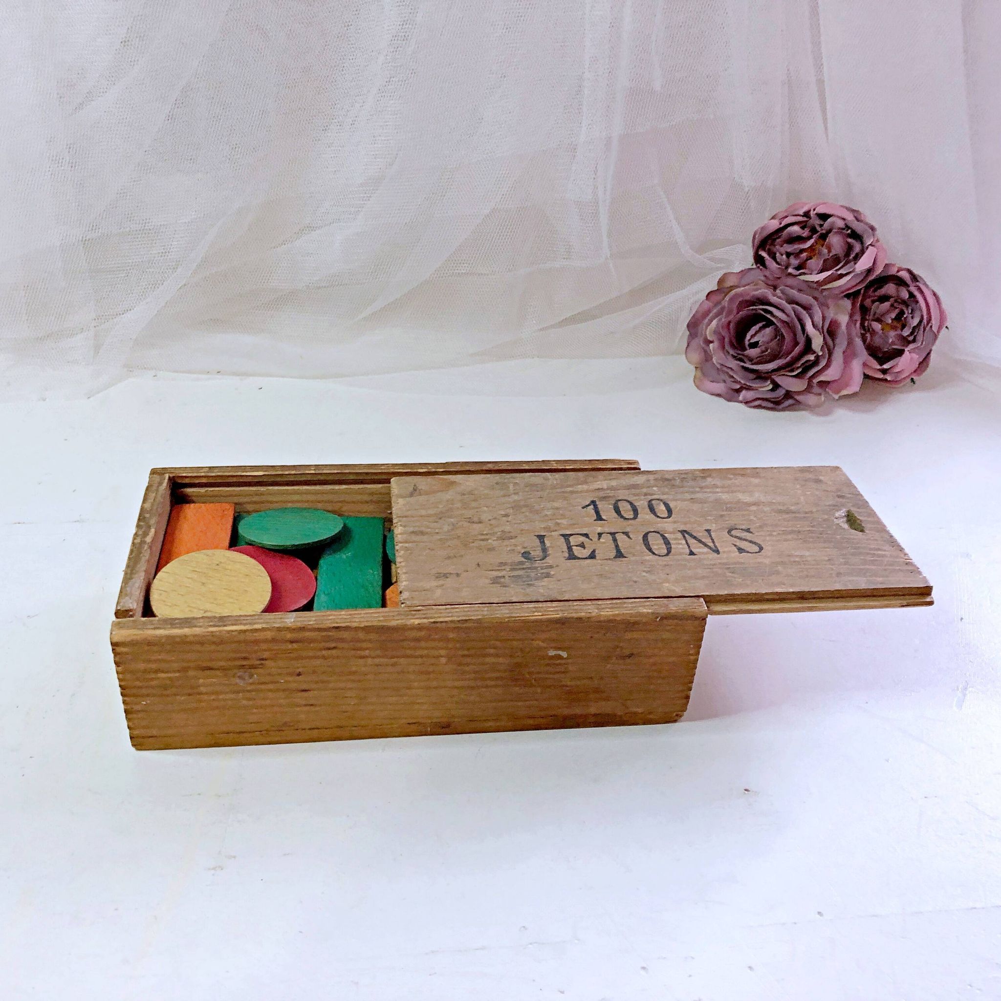 Box of 100 complete vintage wooden tokens France