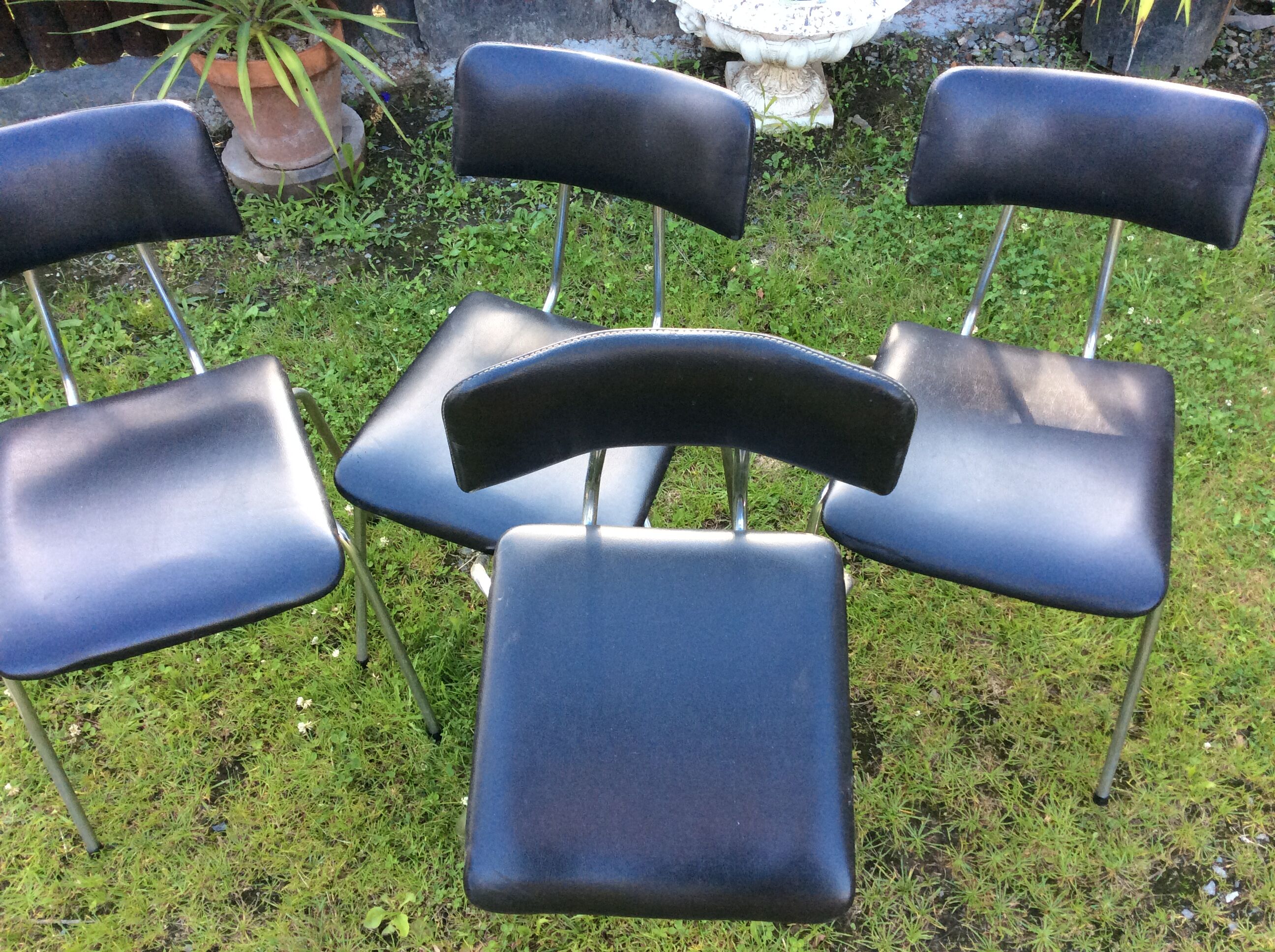 4 Chairs with chrome tubular metal base and black Skaï