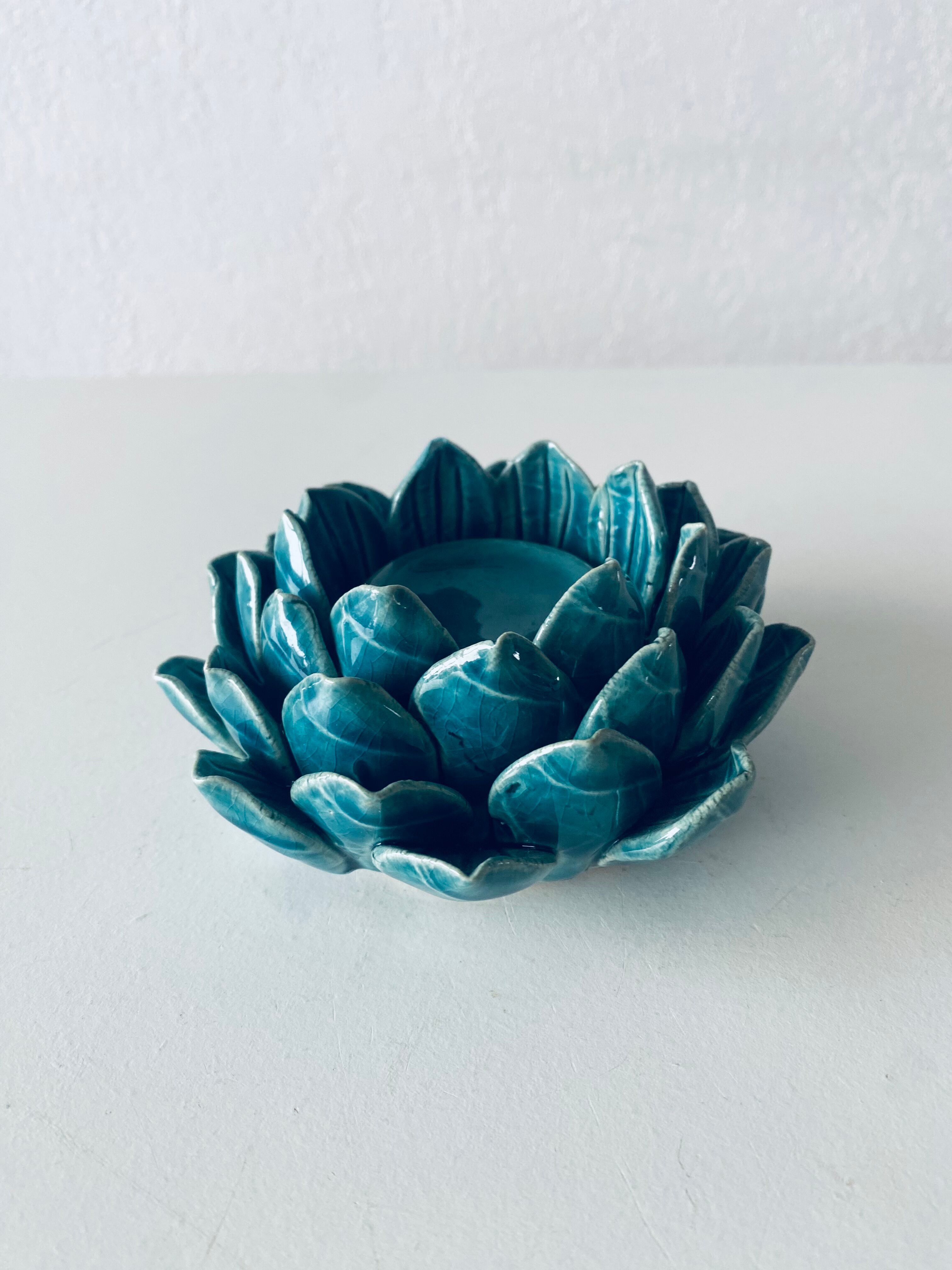 Artichoke candle holder in slip