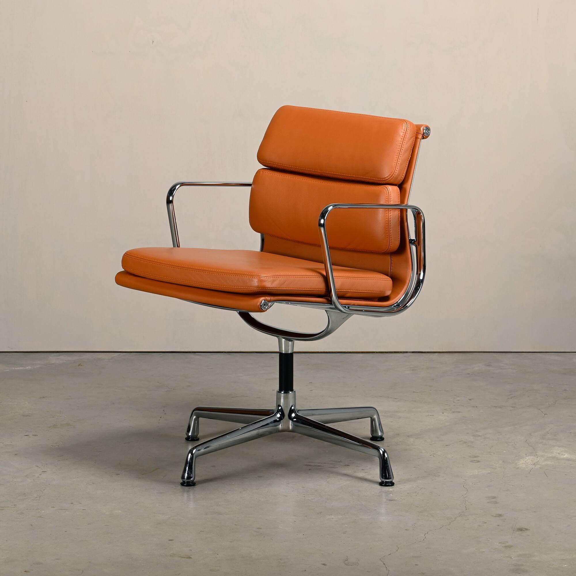 Charles & Ray Eames EA208 Soft Pad Chairs Chrome and Cognac leather, Vitra