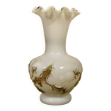 Ancien vase opaline blanche à décor de chardons en relief peint ht 23,6 cm