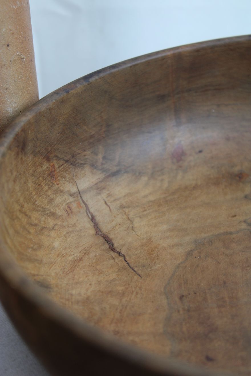 Round wooden dish