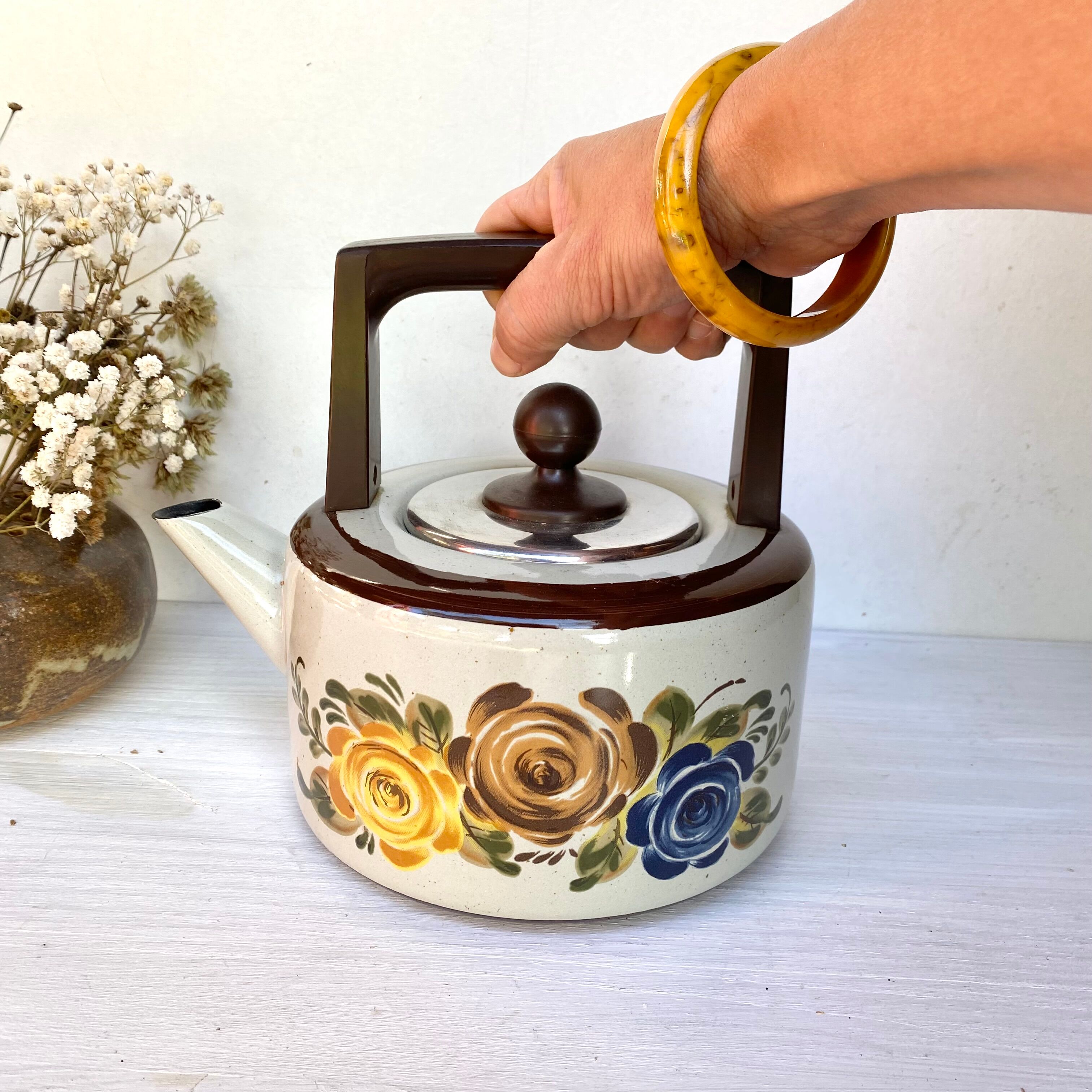 Bouilloire vintage en tôle émaillée Asta