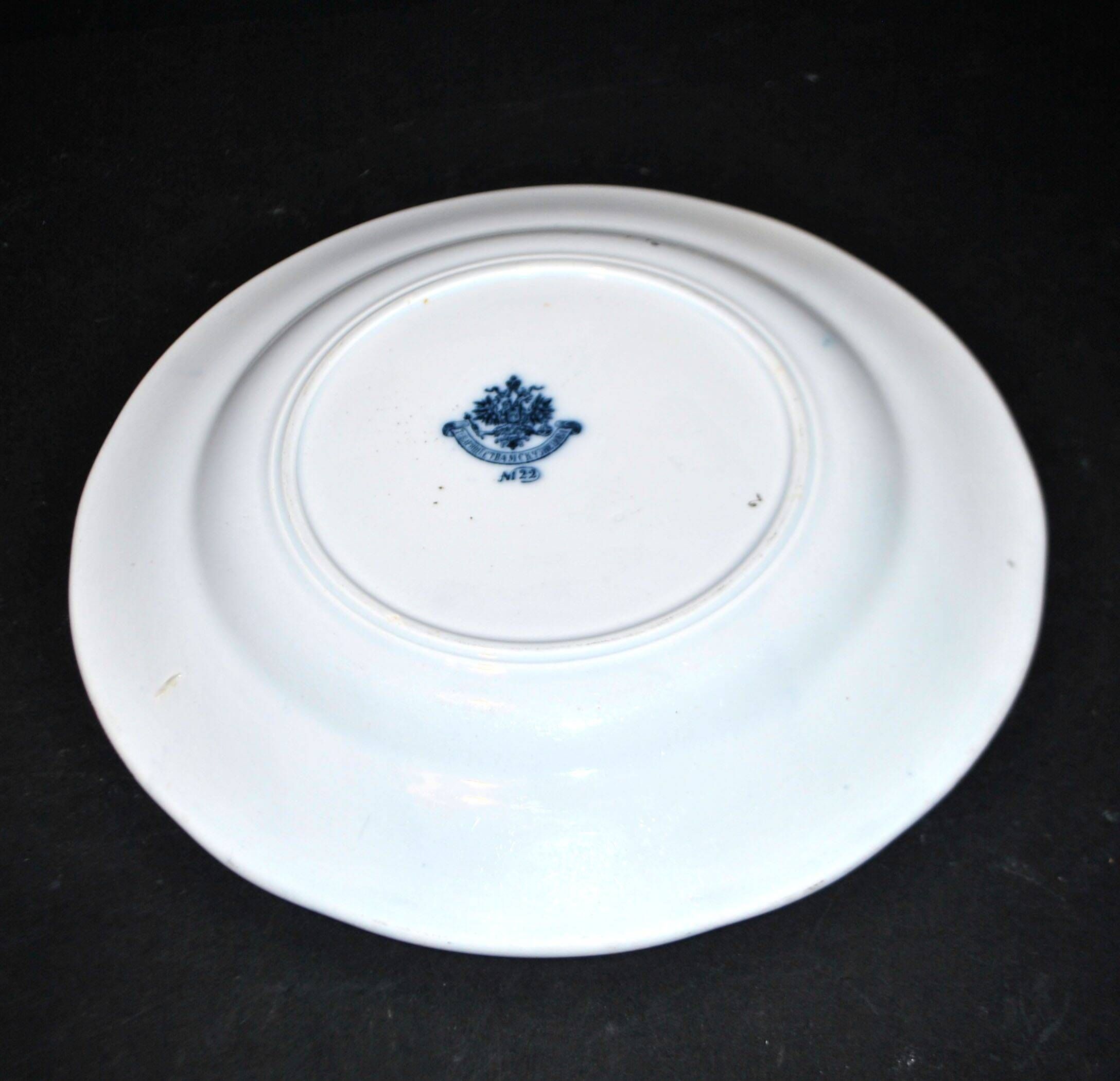 Kuznetsov antique plate made of Russian faience 1890 Imperial Prussia factory
