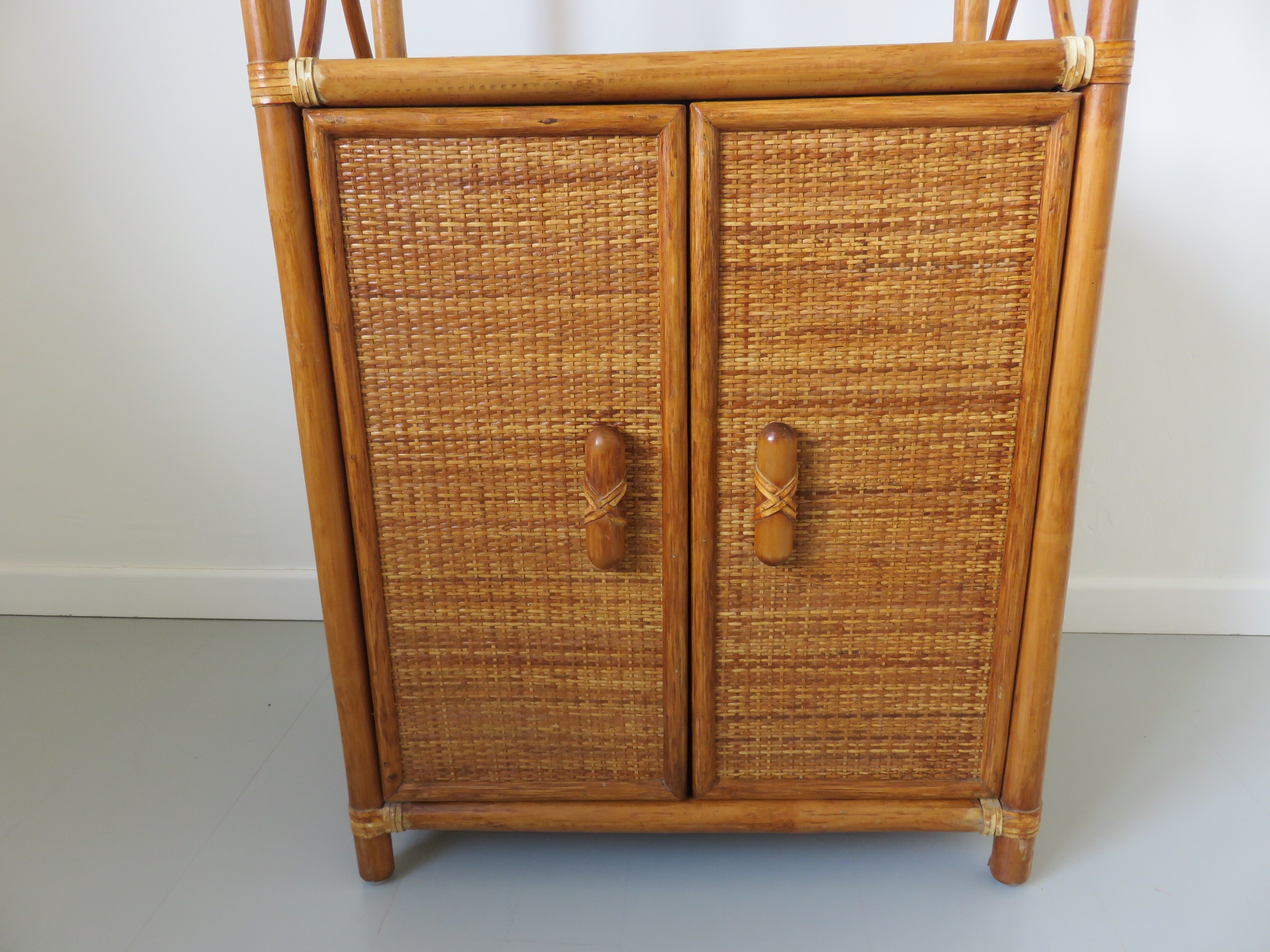 Etagère en rotin