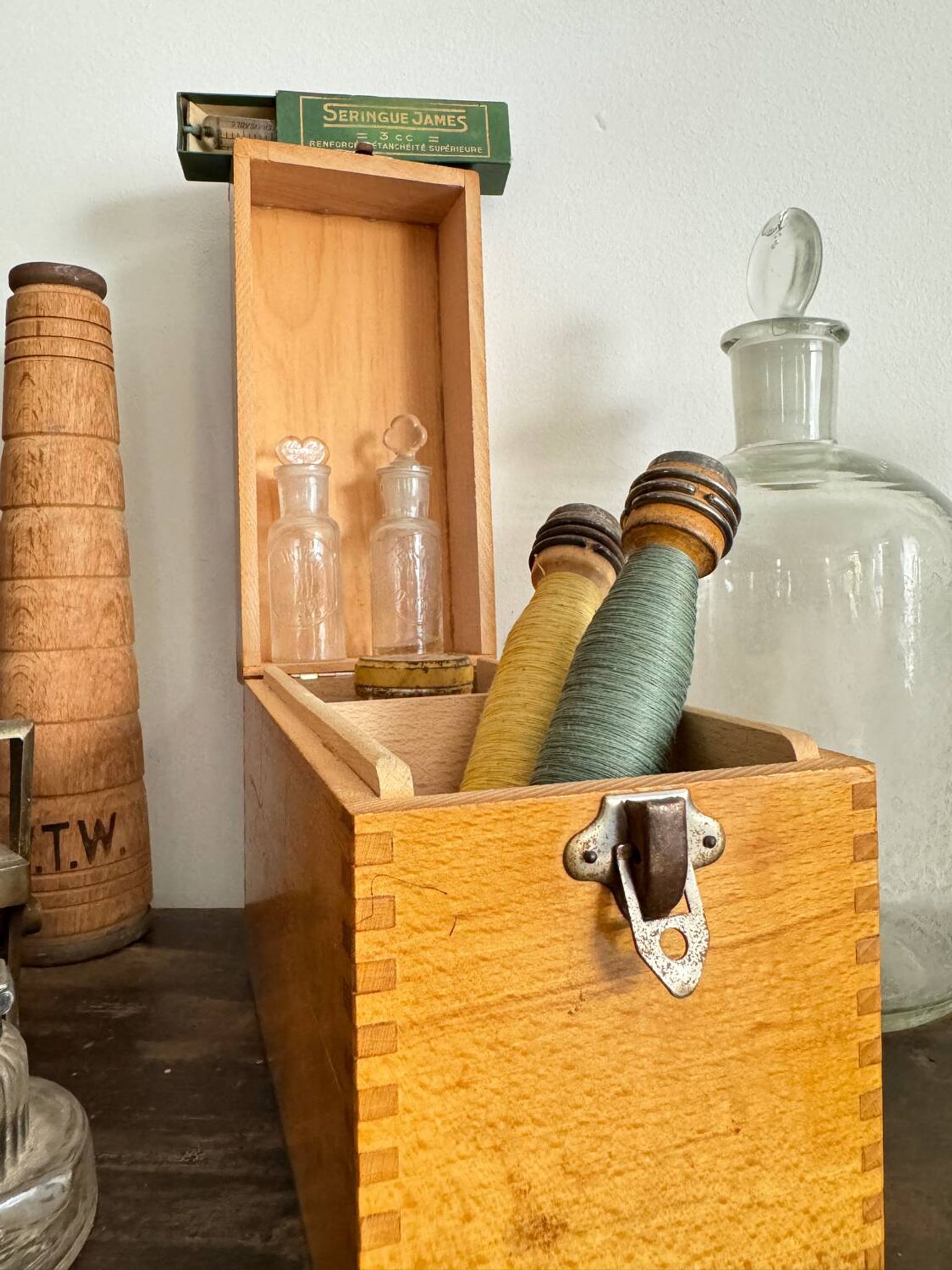 Ancienne boîte à fiches en bois
