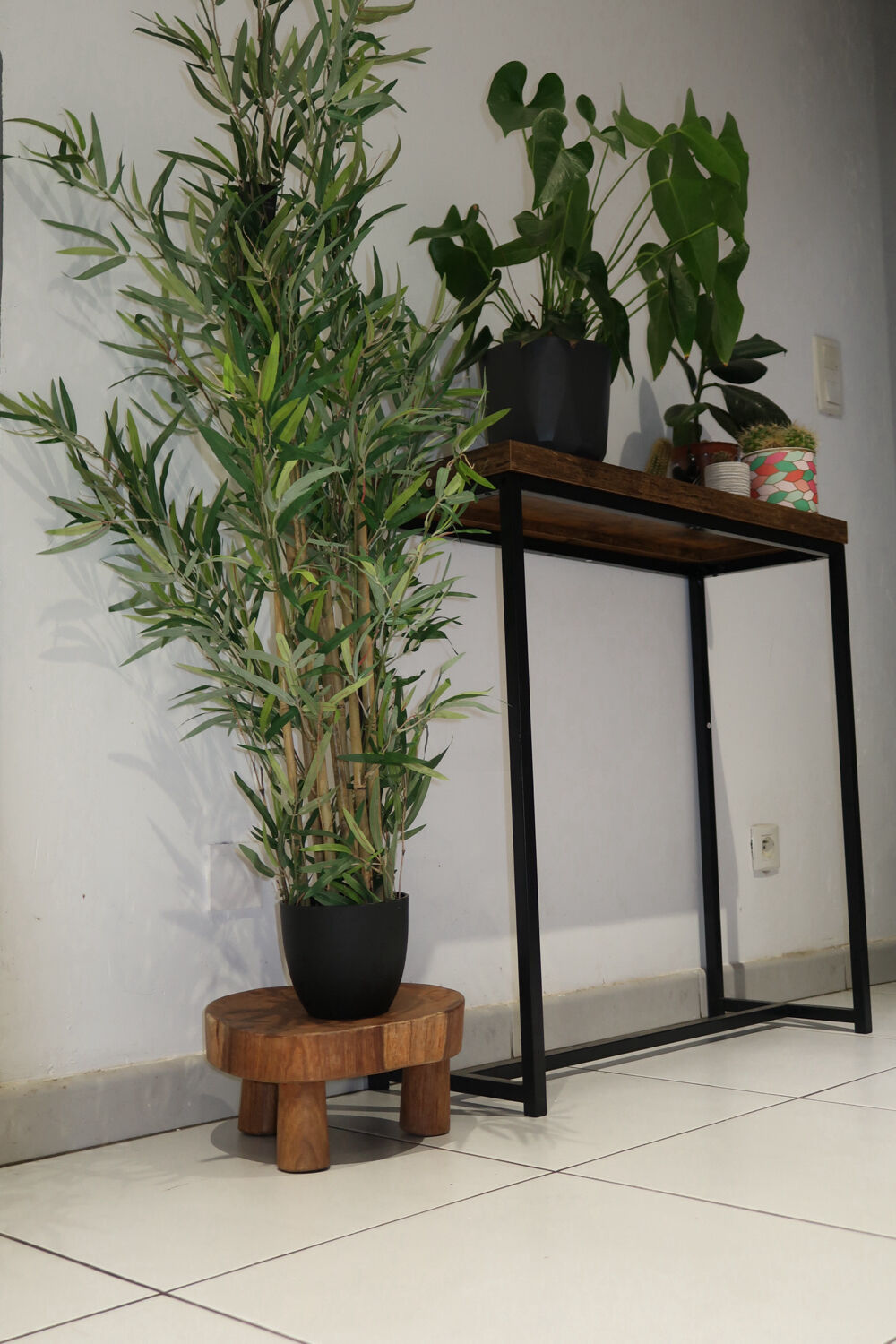 Lobi plant tripod