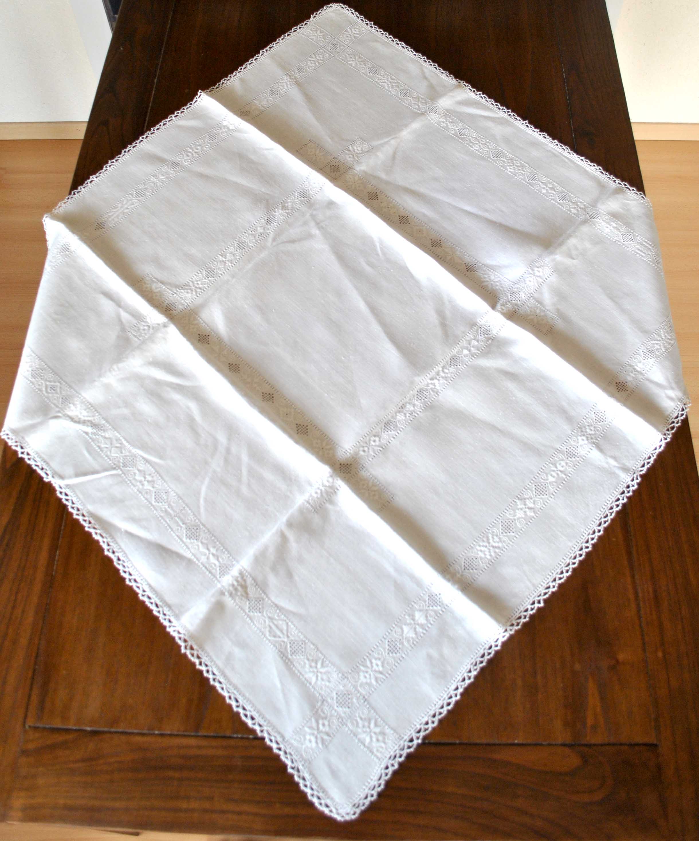 Yizunnu Nappe Ovale Vintage En Dentelle Brodée,Motif Floral,pour Maison, Cuisine,hôtel,fête,Meuble TV(Marron Clair,130 X 175 Cm