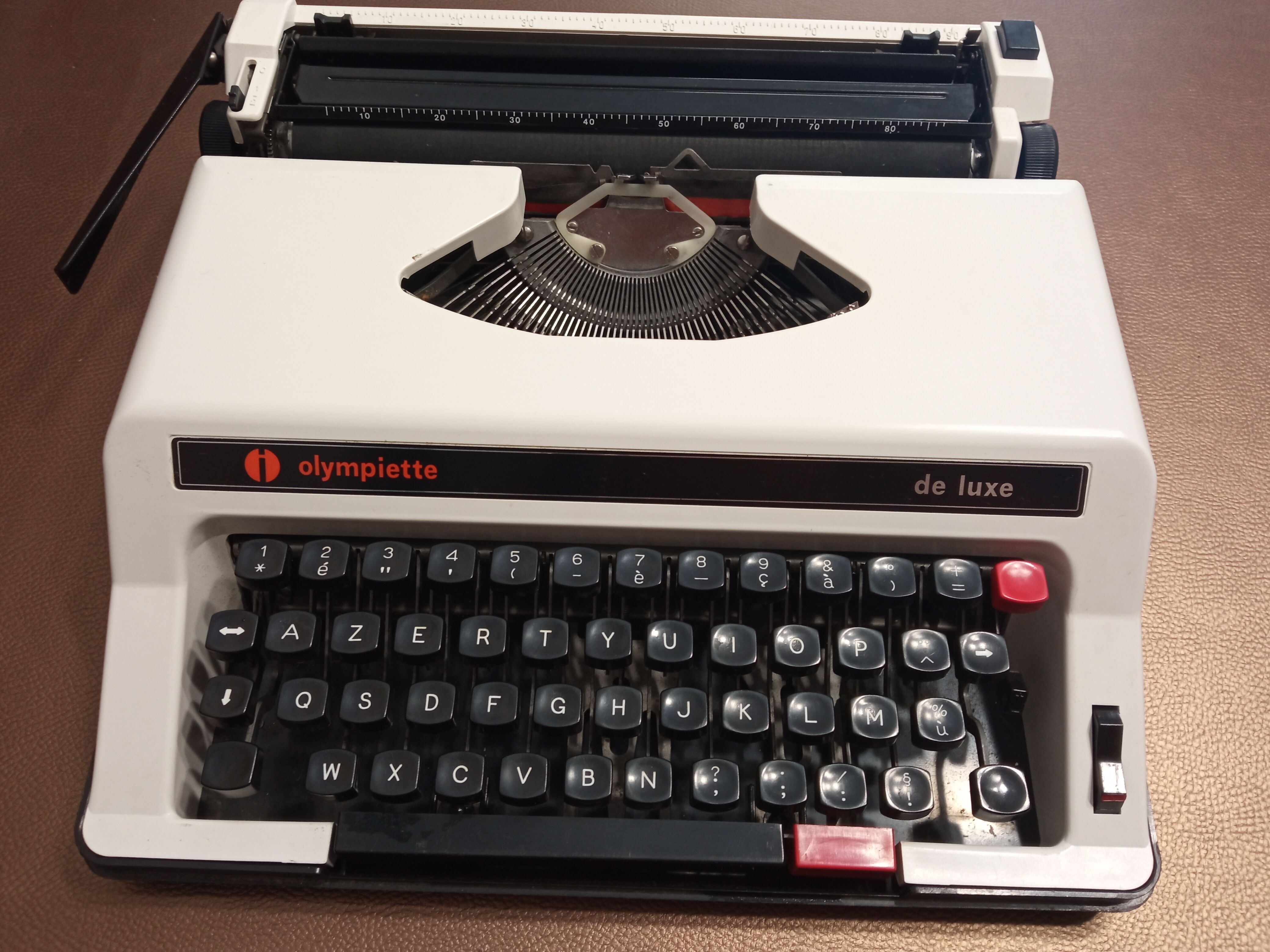 Luxury Olympiette Portable Typewriter White