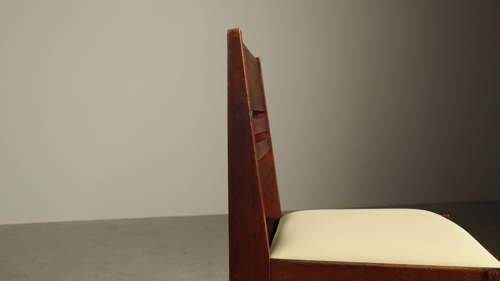 Set of 4 Dutch Hague School oak dining chairs, 1925-1935