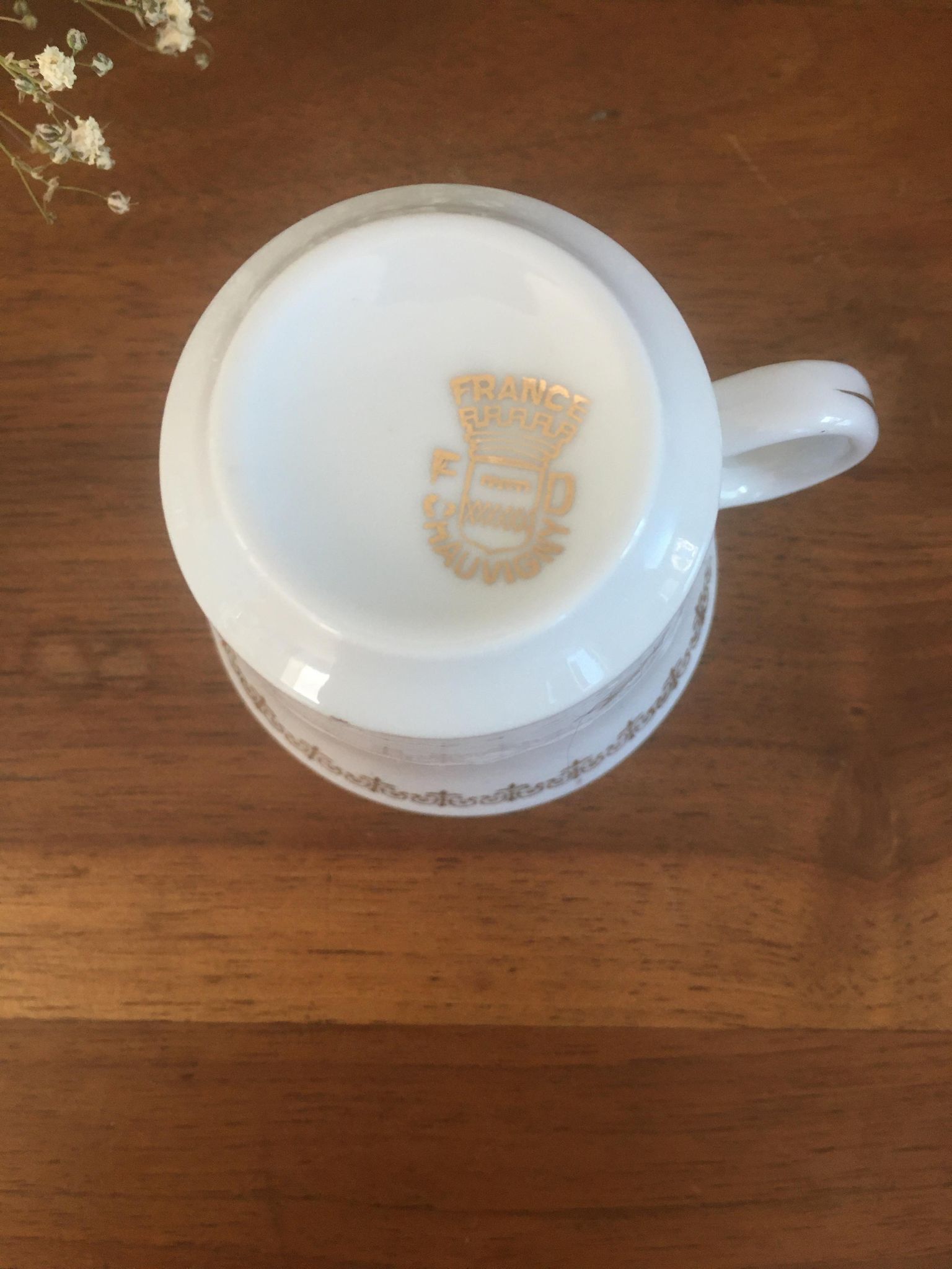 Coffee service in antique porcelain