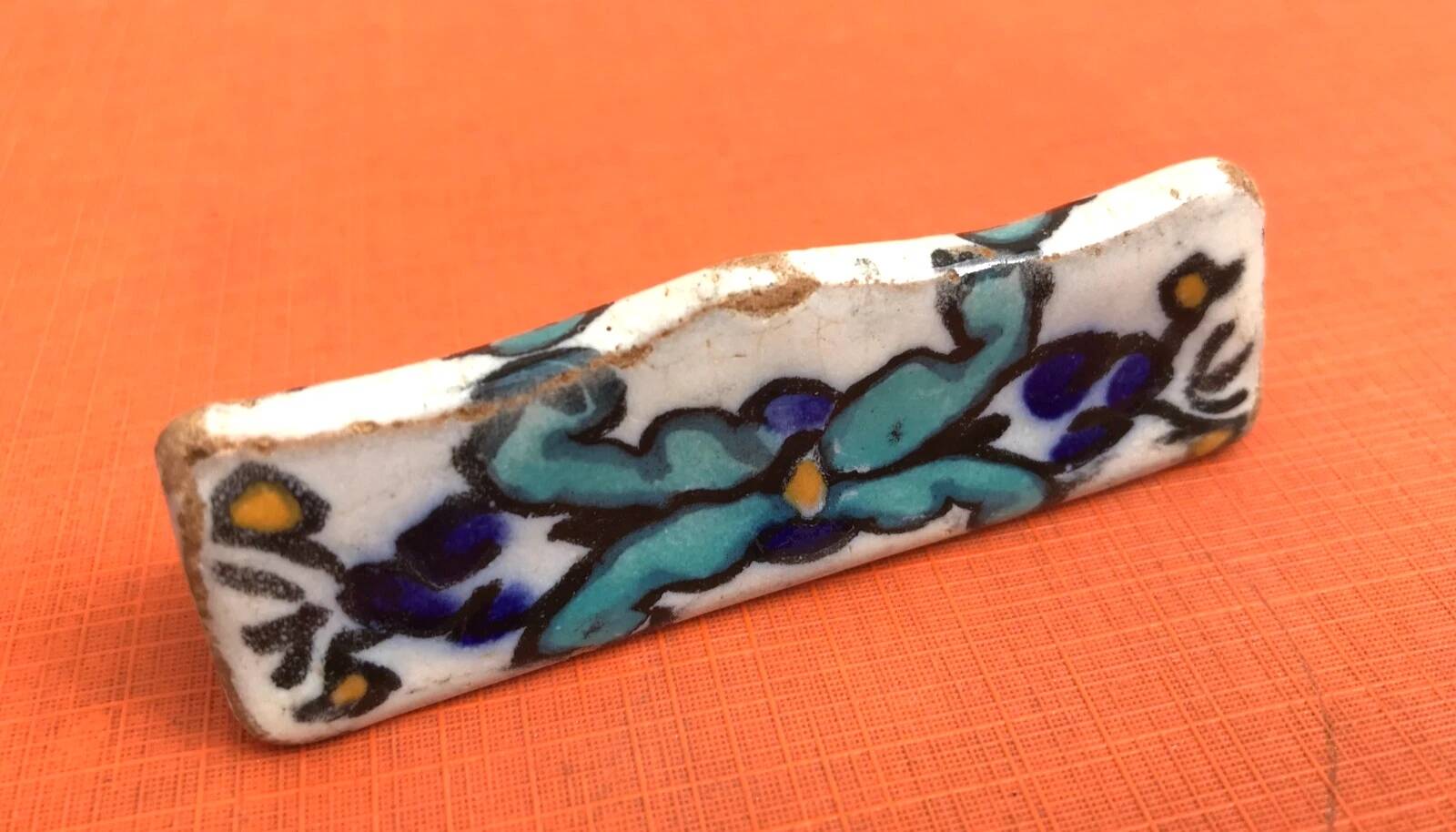 6 glazed ceramic knife rests from Nabeul, Atelier el-Kharraz.