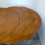 Regency style table with integrated extensions