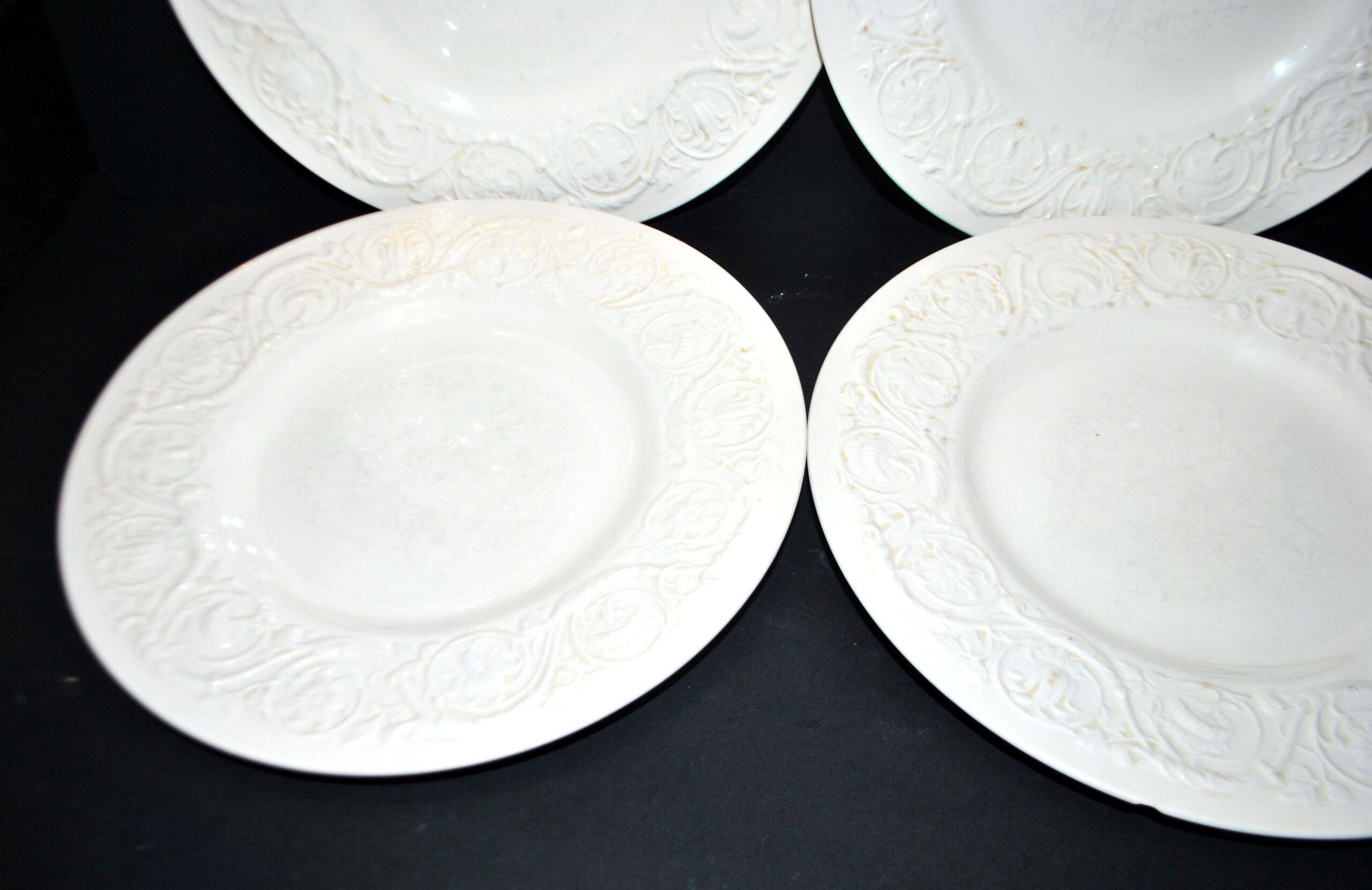 Wedgwood set of 5 Patrician garland England moulded earthenware plates 26.5 cm
