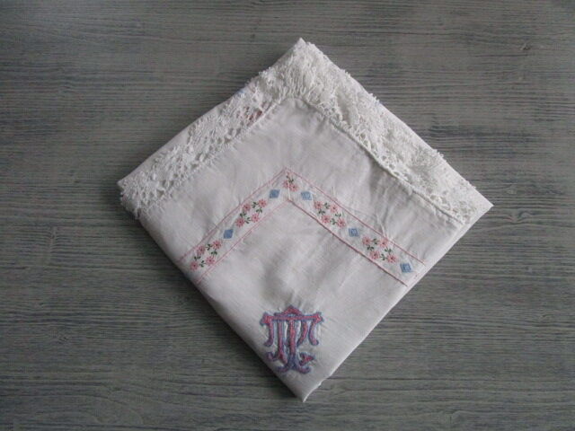 Old pillowcase embroidered and monogrammed in cotton :70x70cm