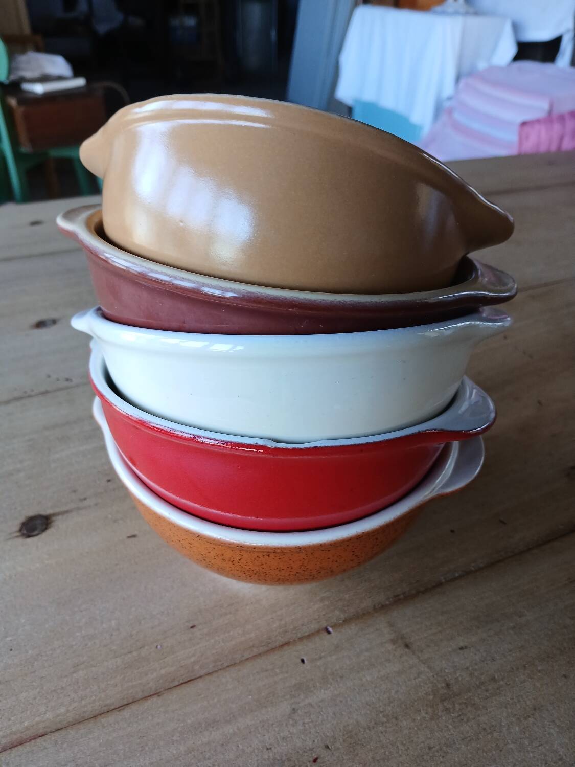 5 old Émile Henry bowls