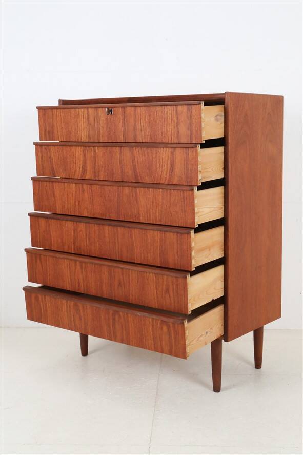 Restored Hanbjerg Møbelfabrik 'Tallboy' teak chest of drawers / Mid-century Danish modern design / 1960s