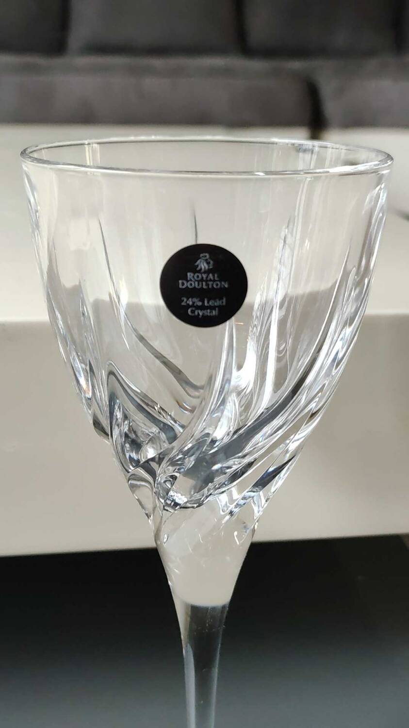 Set of 4 large red wine glasses/Royal Doulton Elegance. Made from high quality lead crystal. High 21 cm. New with box