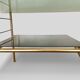 Table basse moderniste en métal et verre fumé