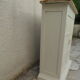 Meuble, buffet peint en beige, plateau en bois brut