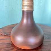 Herman A. Kähler pour la lampe de table en céramique Le Klint