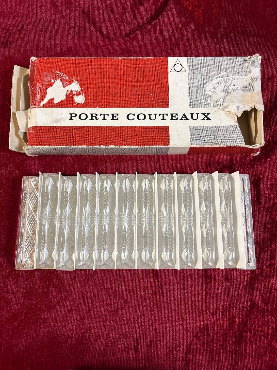 12 porte-couteaux en cristal taillé dans leur boite d'origine longueur