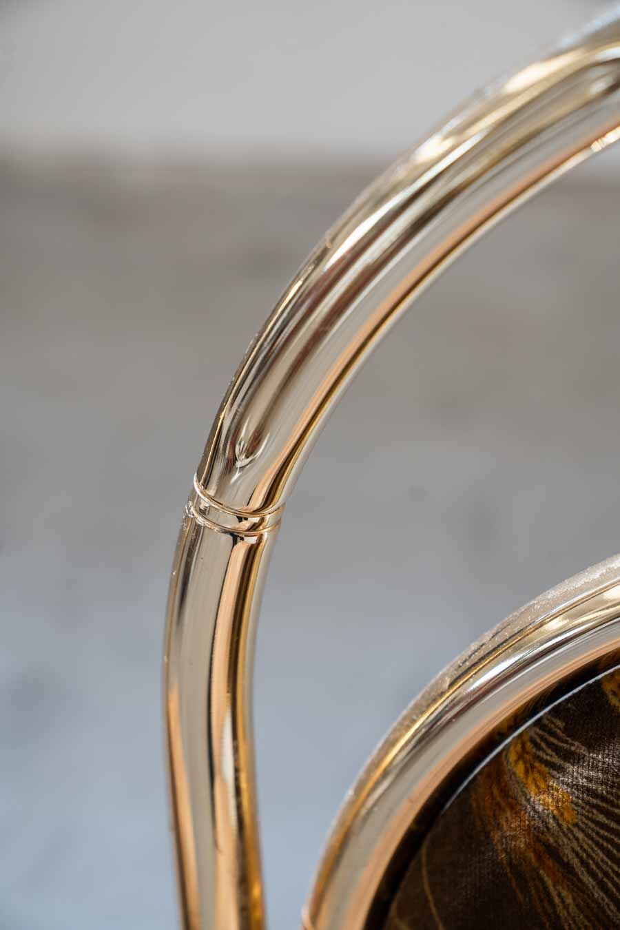 Table peinte en or et 4 chaises en tissu d'origine