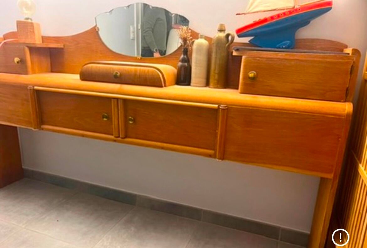 Cosy Art Deco headboard