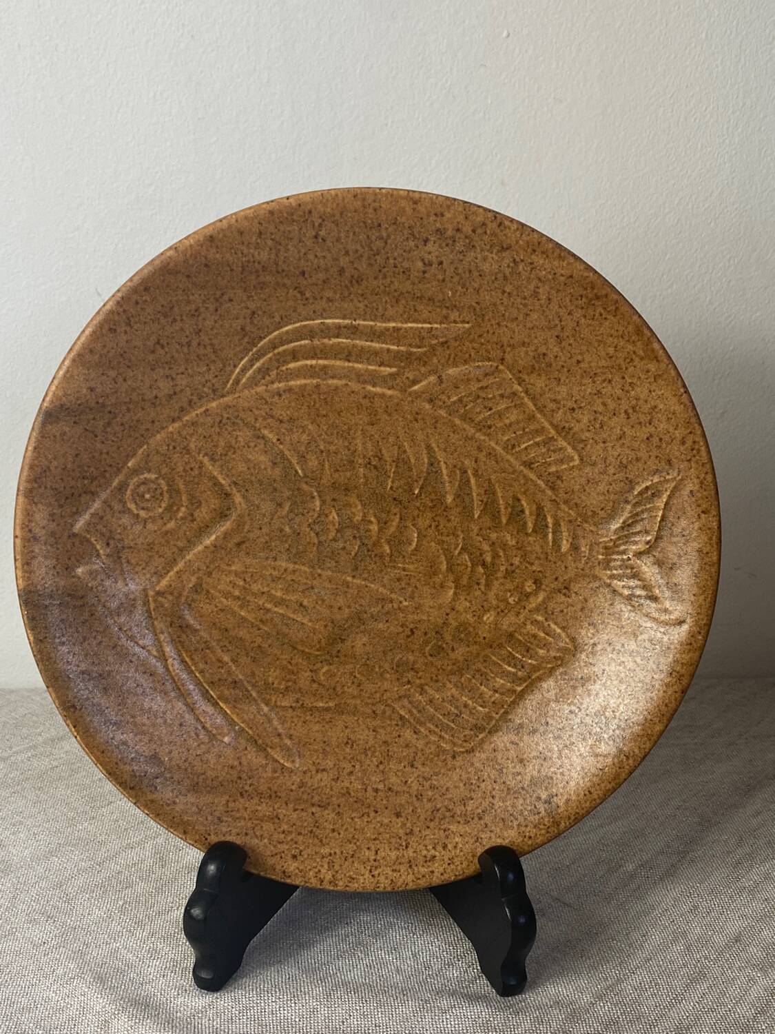 Six flat fish plates in Chantilly wood-effect ceramic