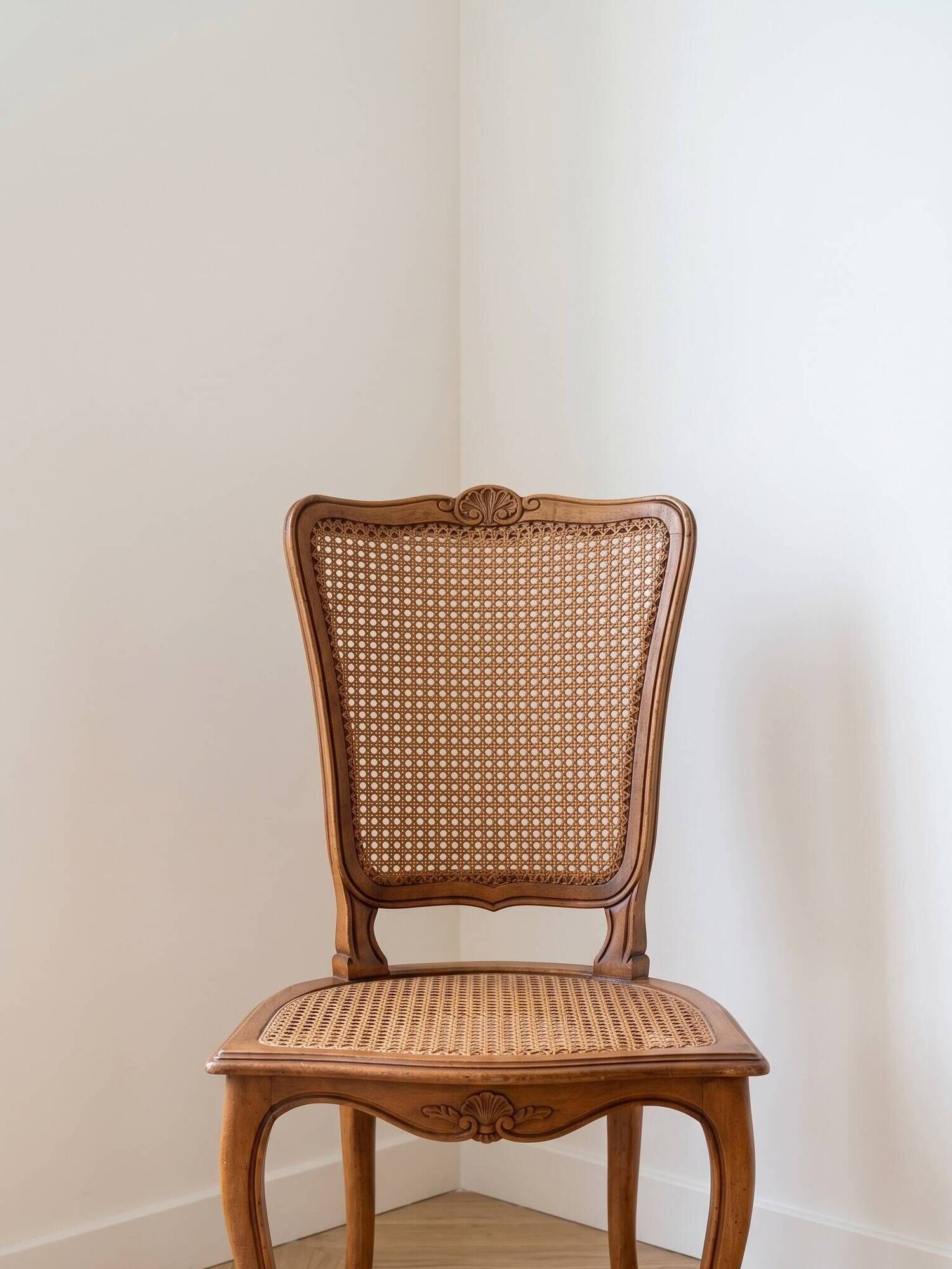 Oval dining table and 6 caned chairs in Louis XVI style made of wood.