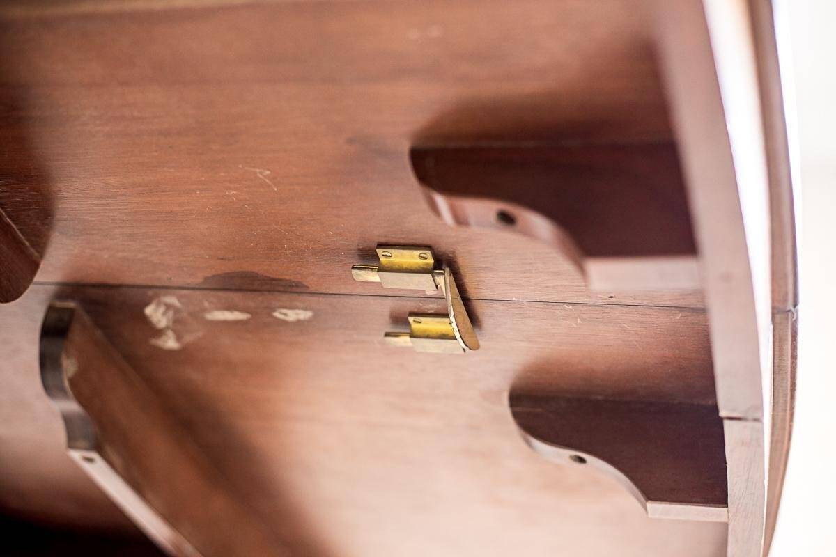 English Extendable Dining Table in Mahogany, 1920