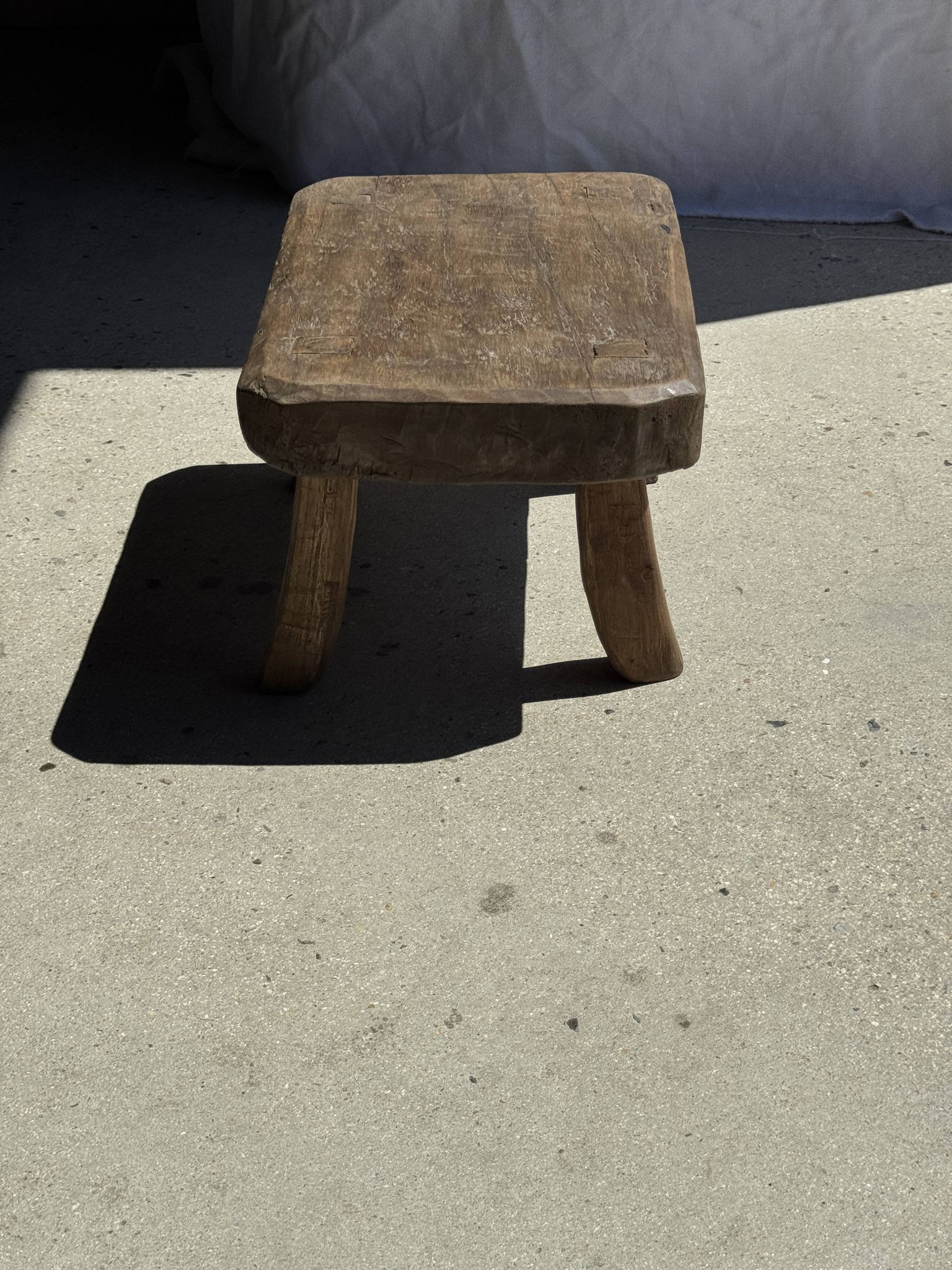 Petit stool, tabouret d'appoint en teck massif rectangulaire arrondie