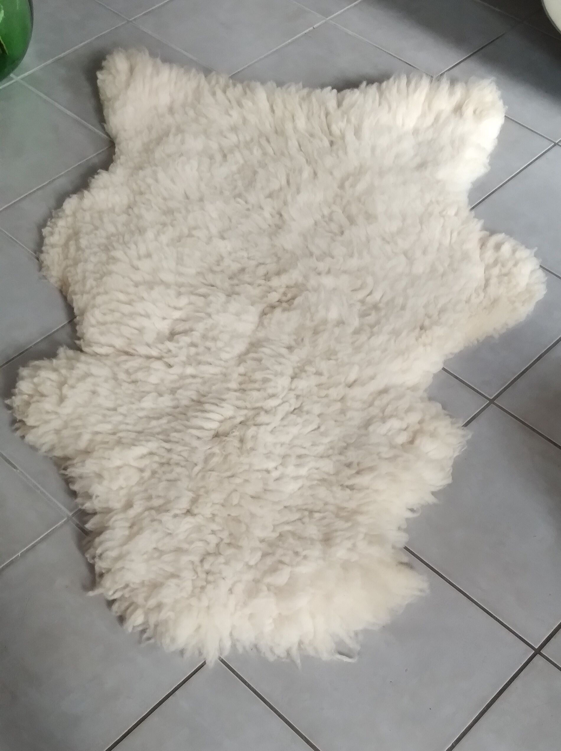 Natural sheepskin 130 x 95 cms